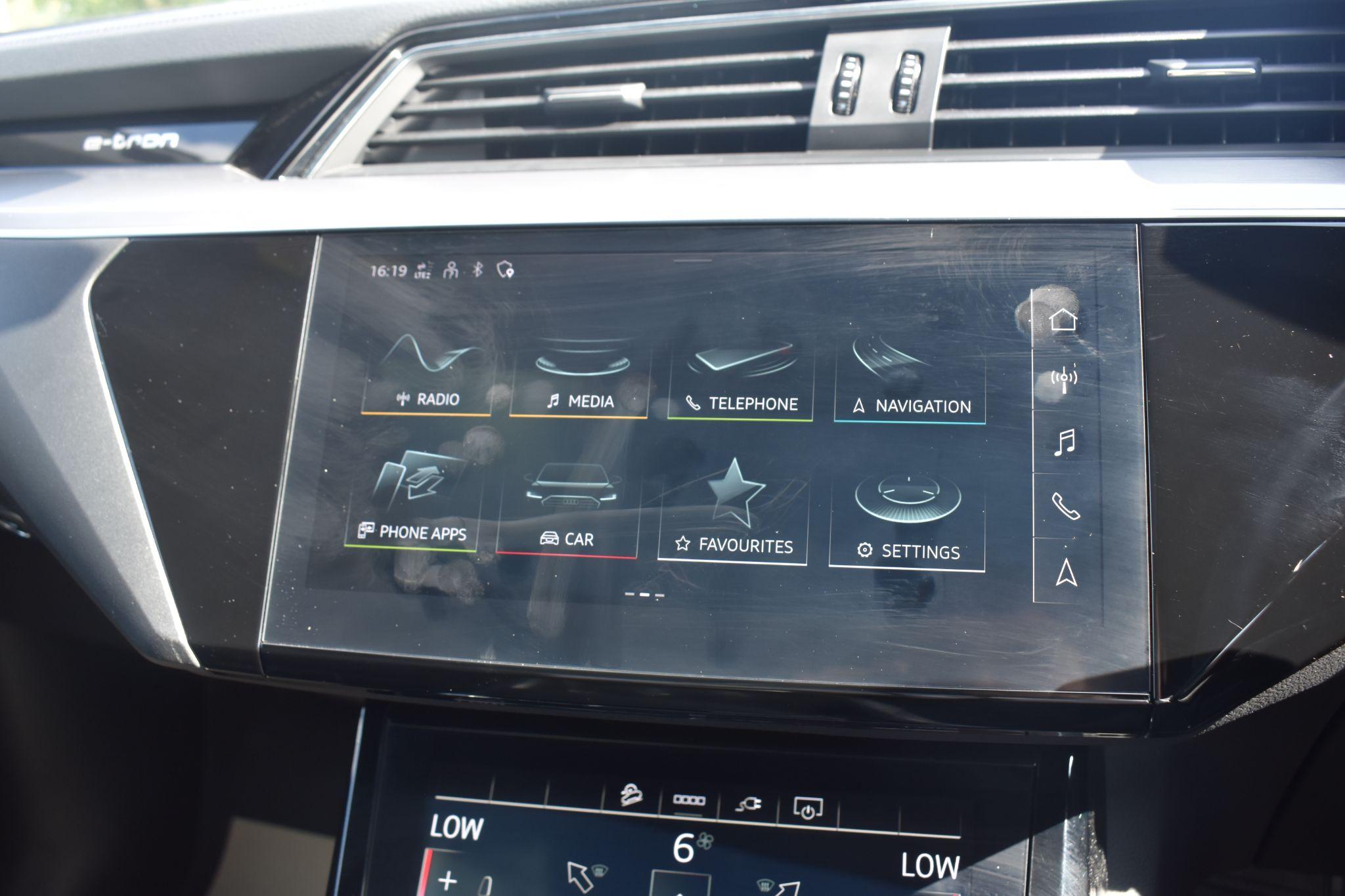 e-tron - 55 Launch Edition Sportback Auto quattro 5dr 95kWh - Image 30