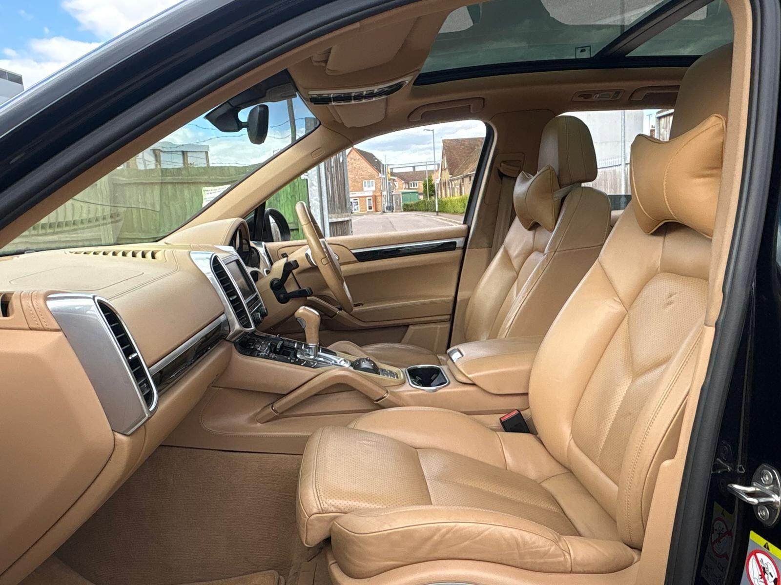 Porsche Cayenne view 24