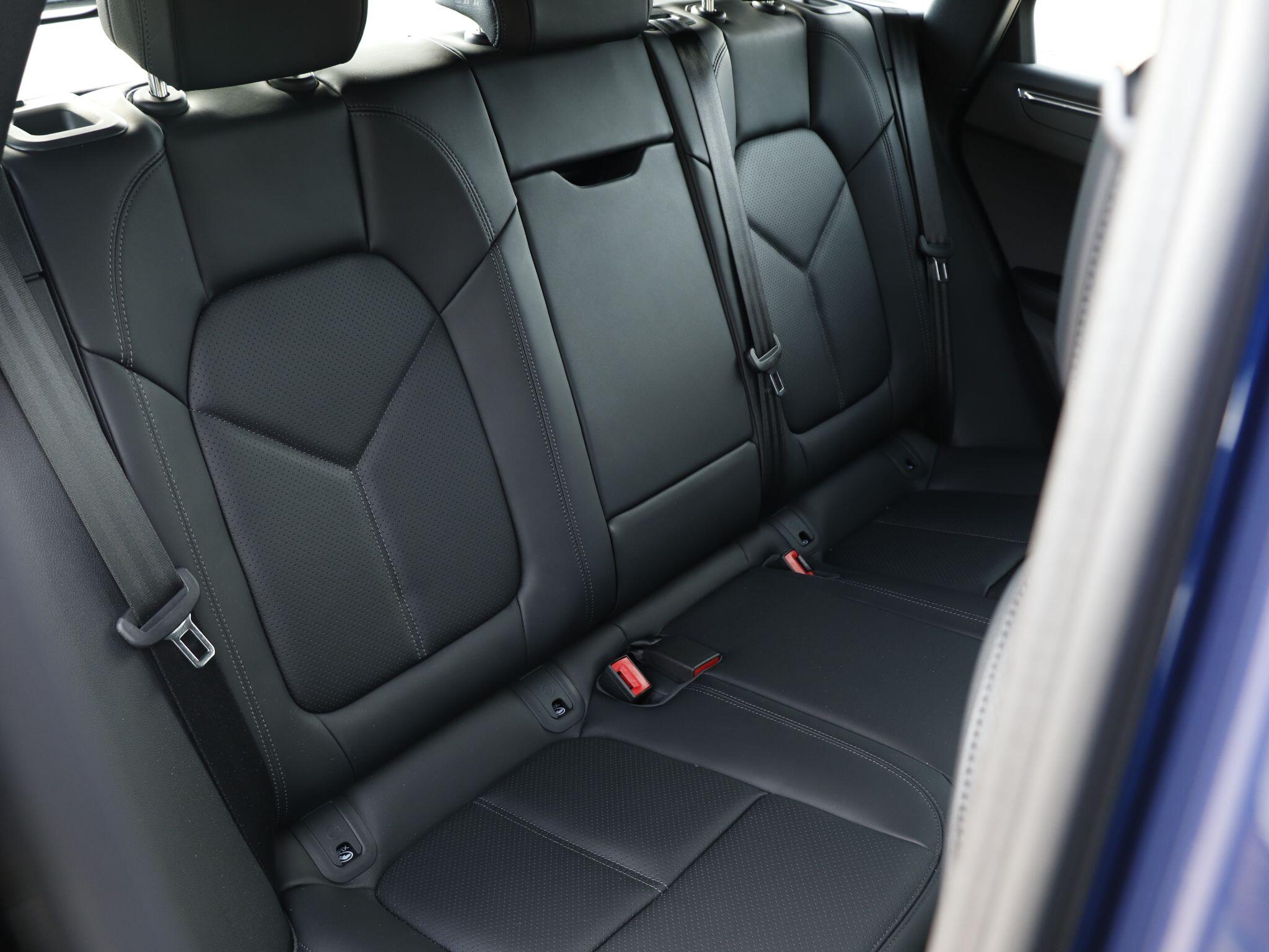Porsche Macan view 24