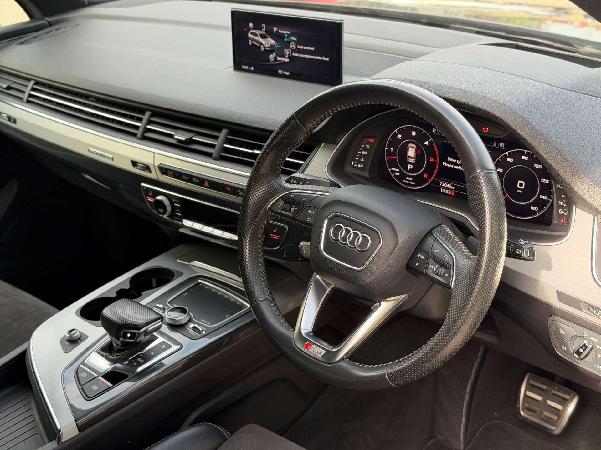 Audi Q7 view 2
