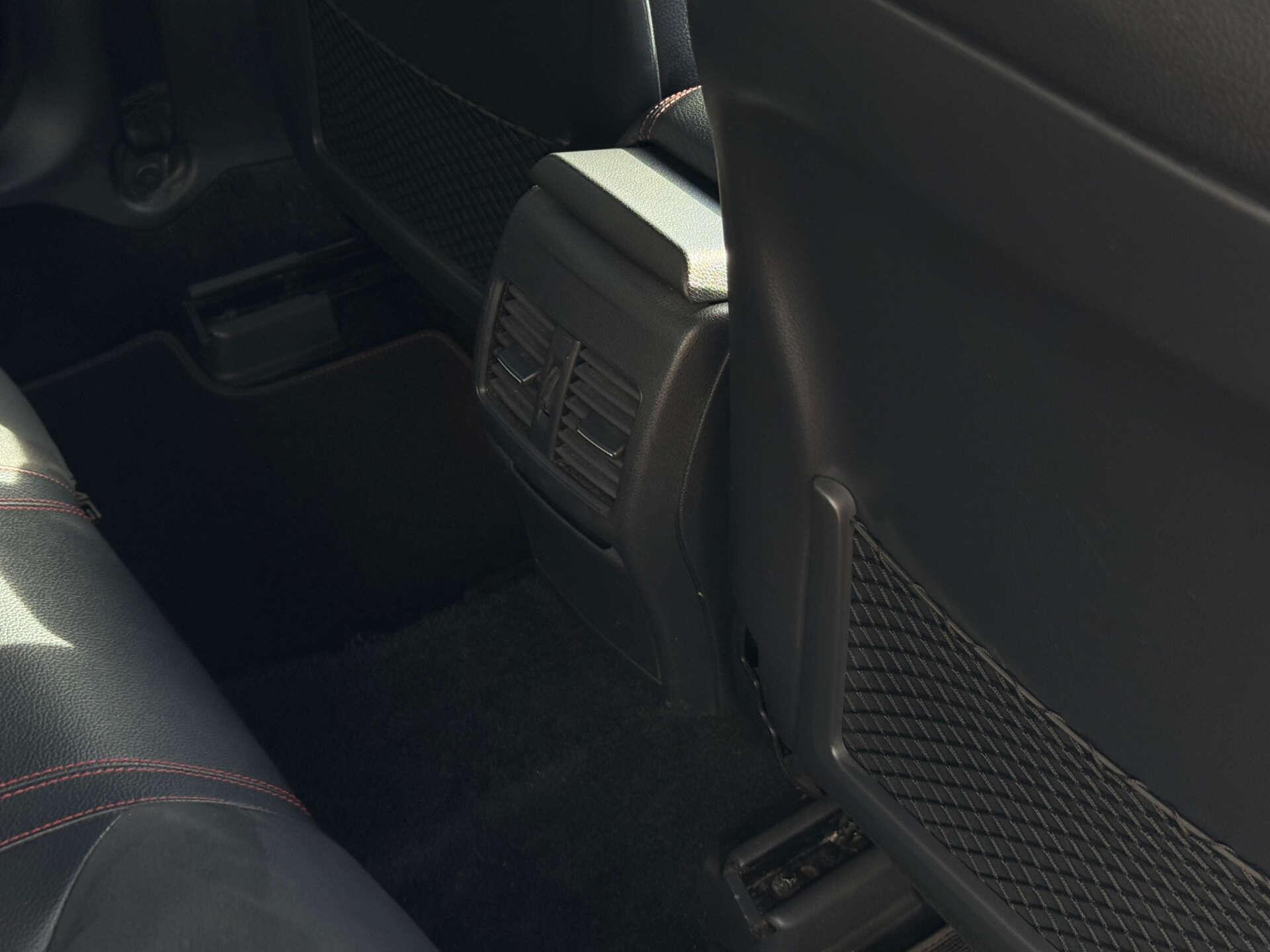 Mercedes-Benz Cla view 28