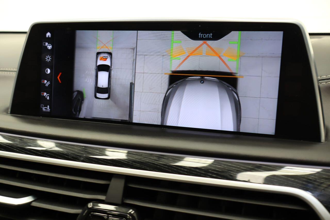 BMW 7 Series view 26