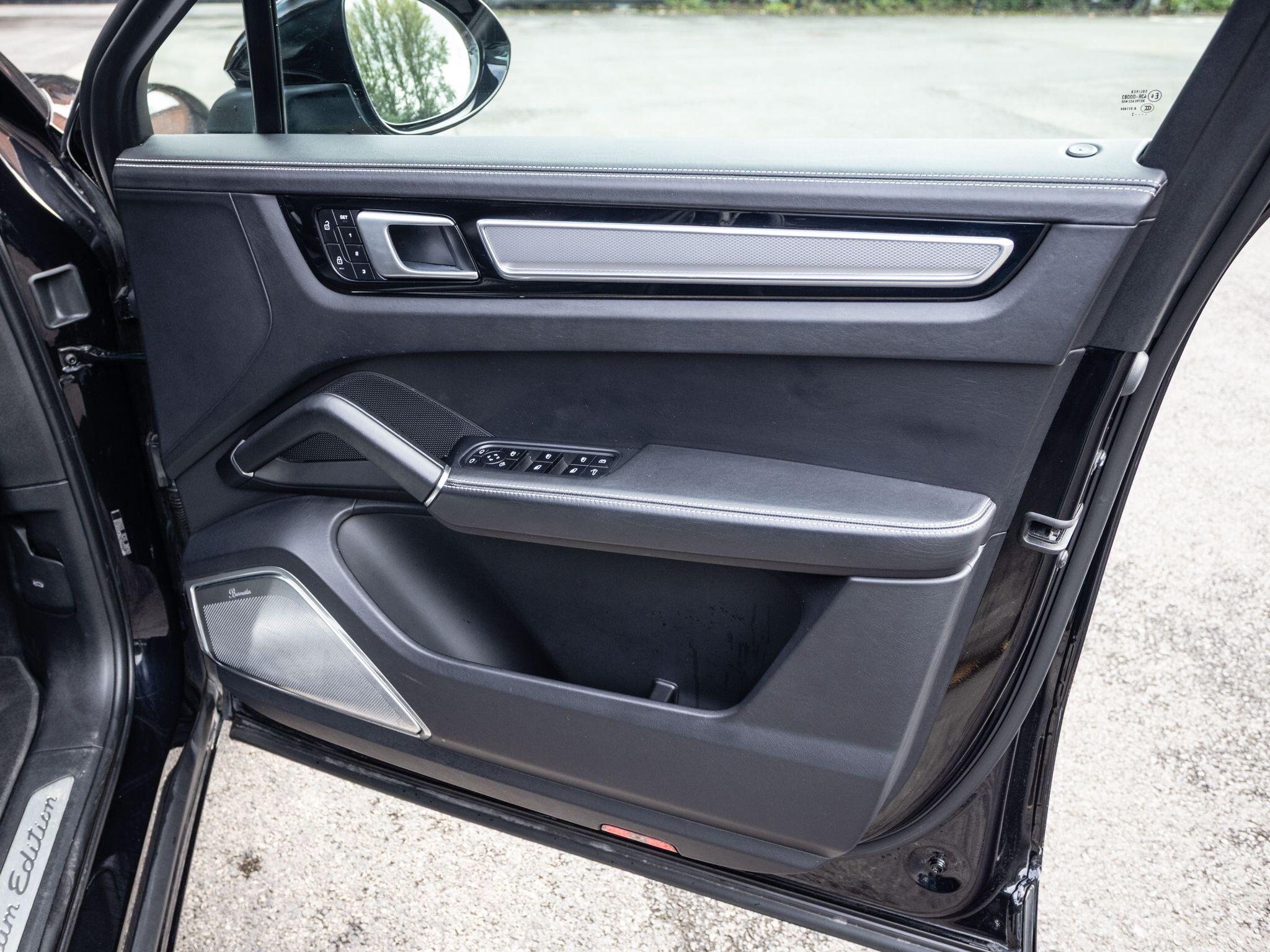 Porsche Cayenne view 23