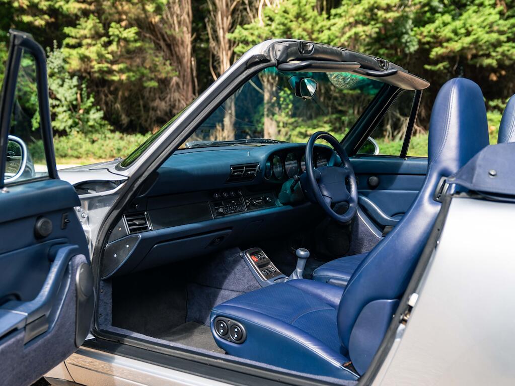 Porsche 911 view 15