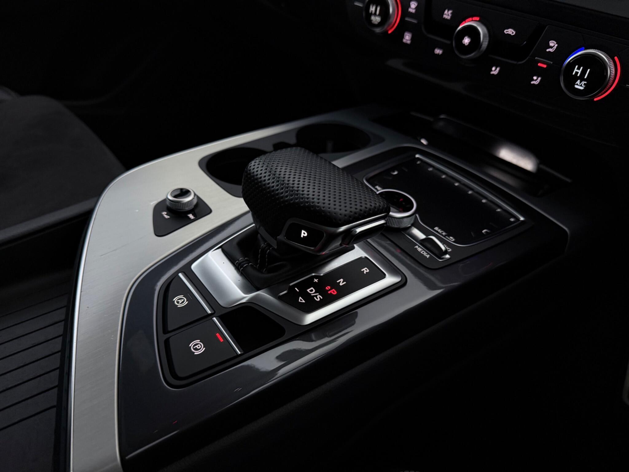 Audi Q7 view 24