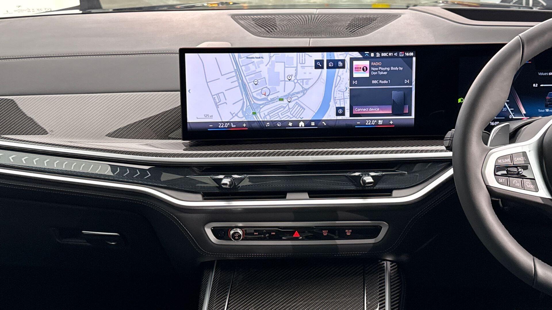 BMW X7 view 8
