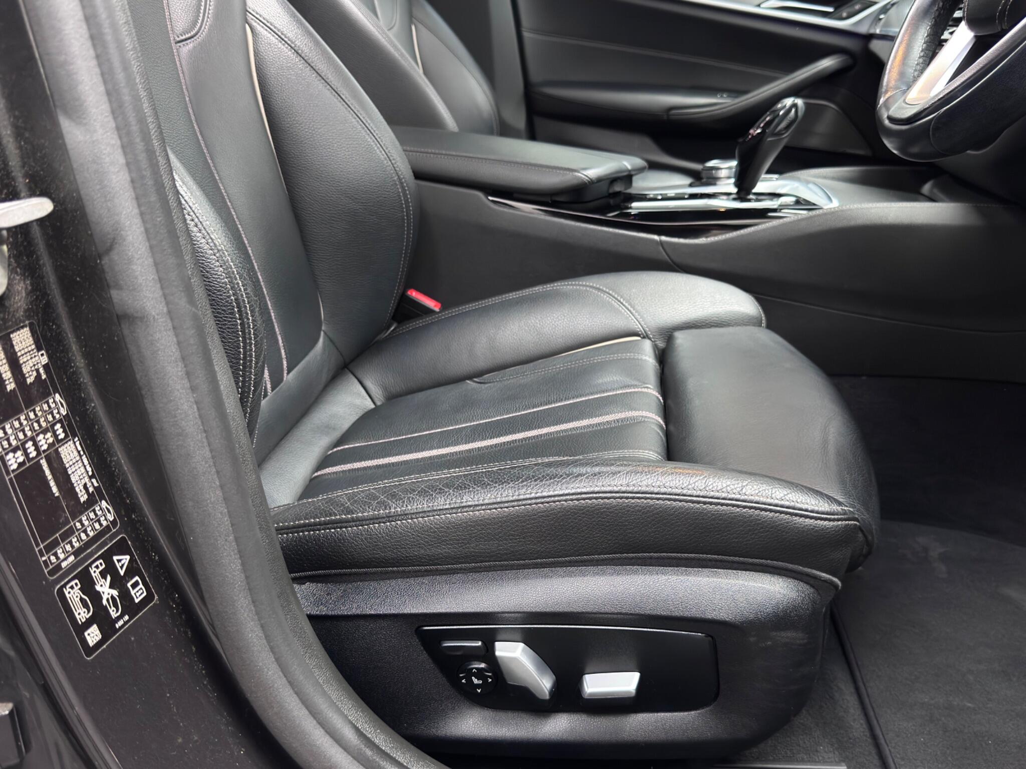 BMW 5 Series view 33