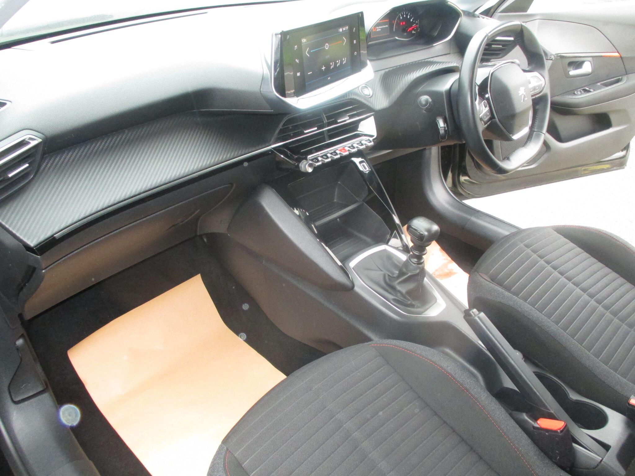 Peugeot 208 view 30