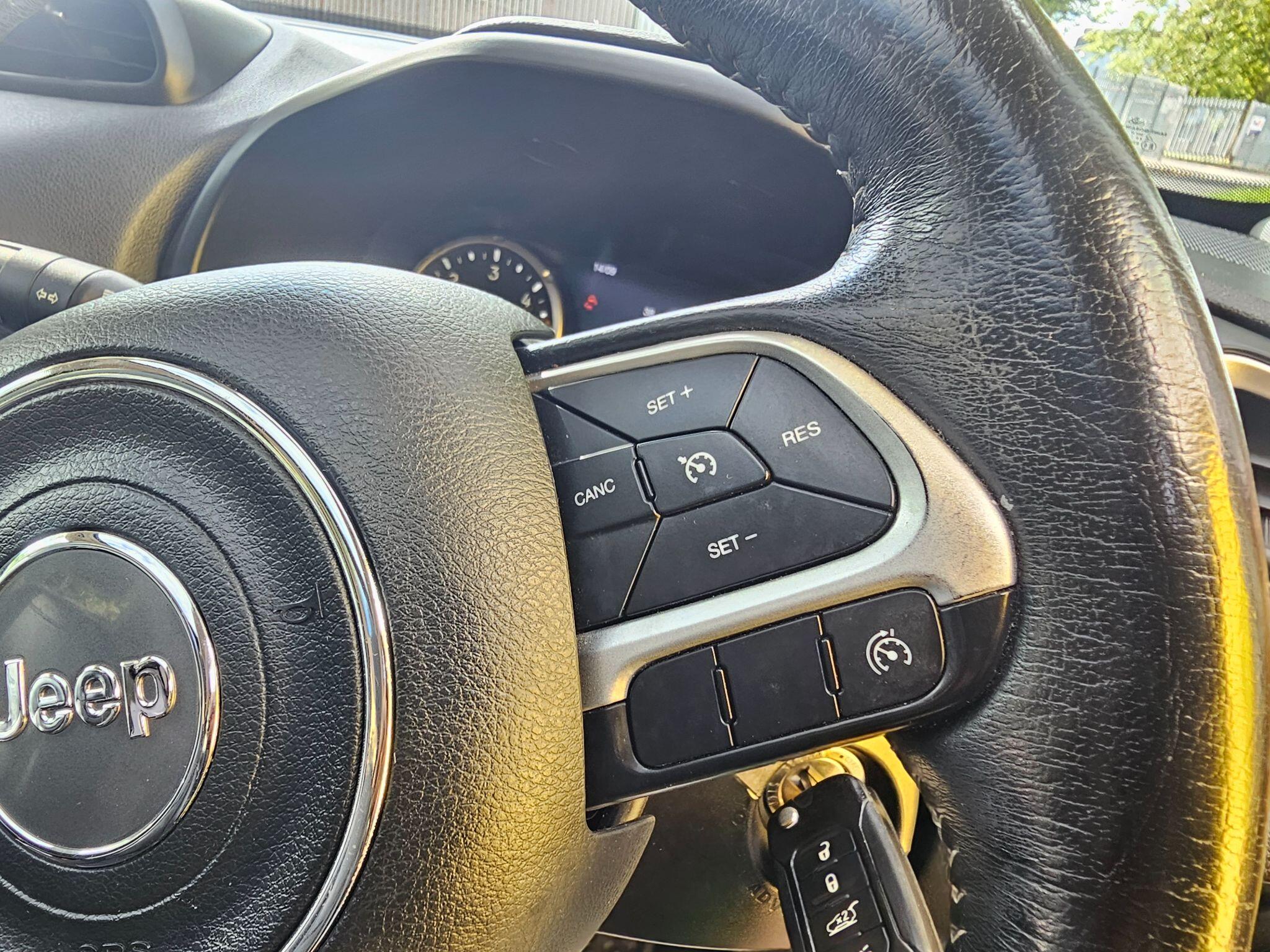 Jeep Renegade view 30