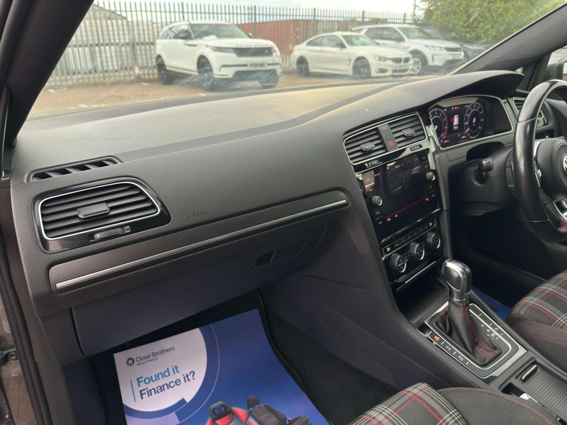 Volkswagen Golf view 41