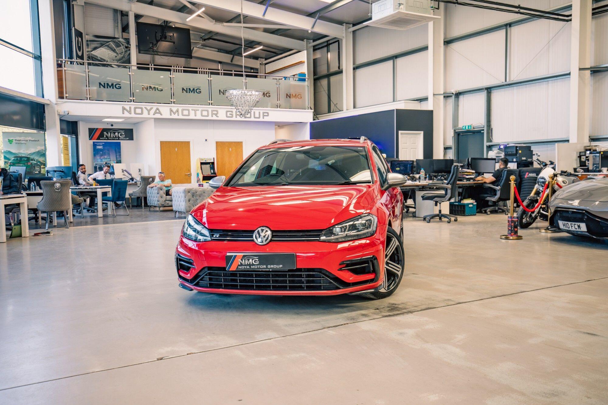 Volkswagen Golf view 4
