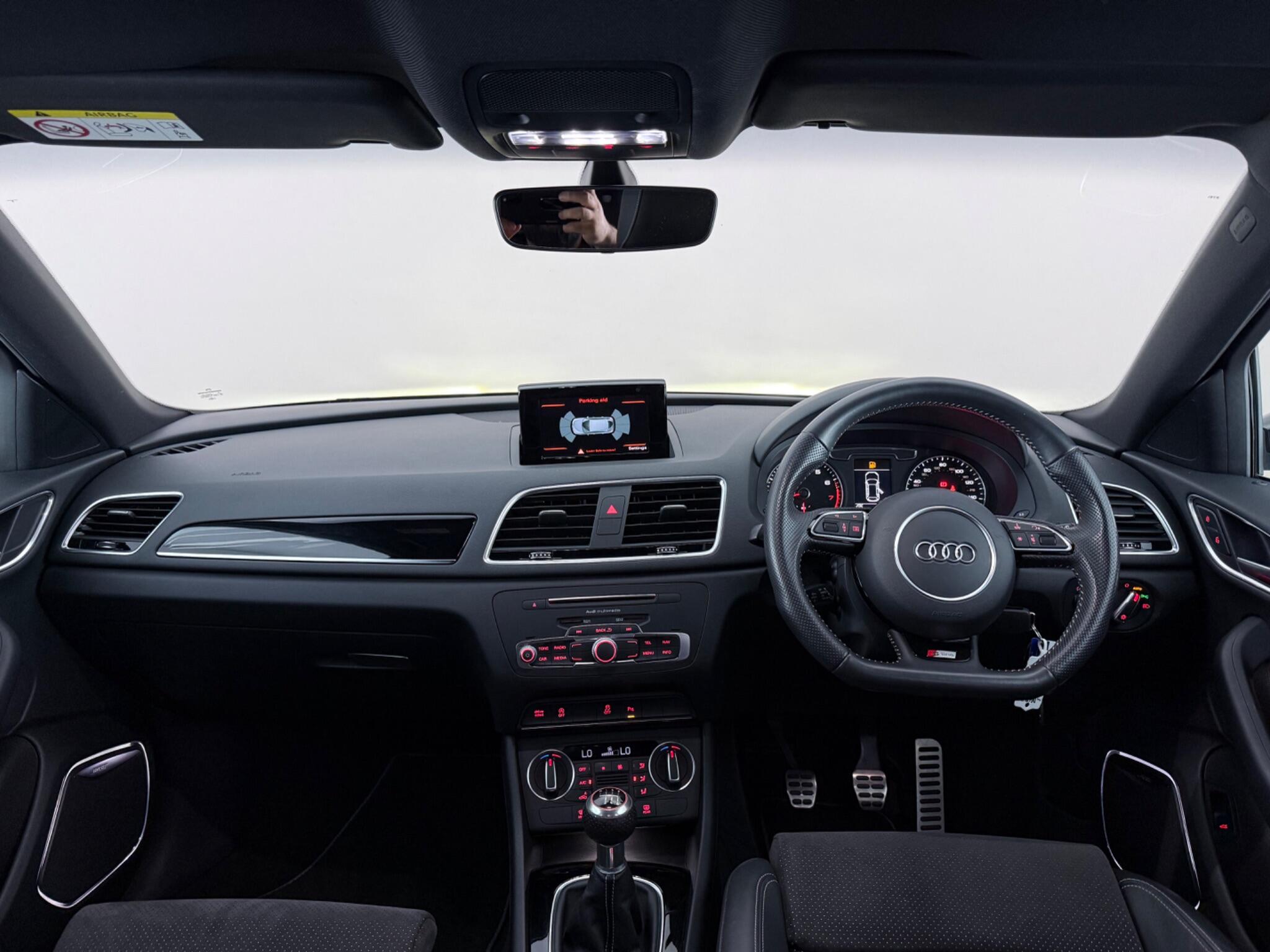 Audi Q3 view 14