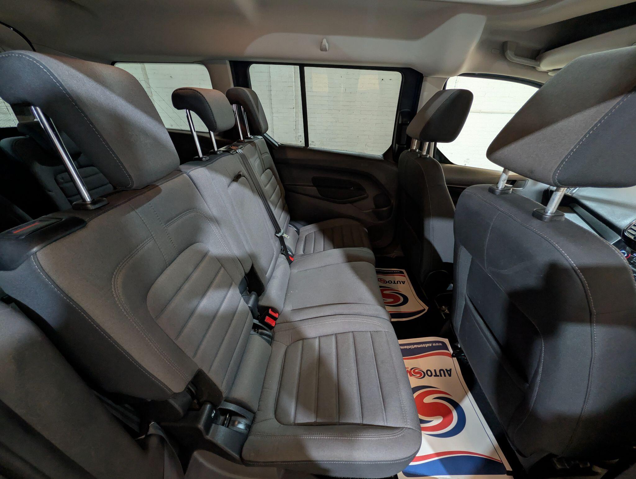 Ford Grand Tourneo Connect view 30
