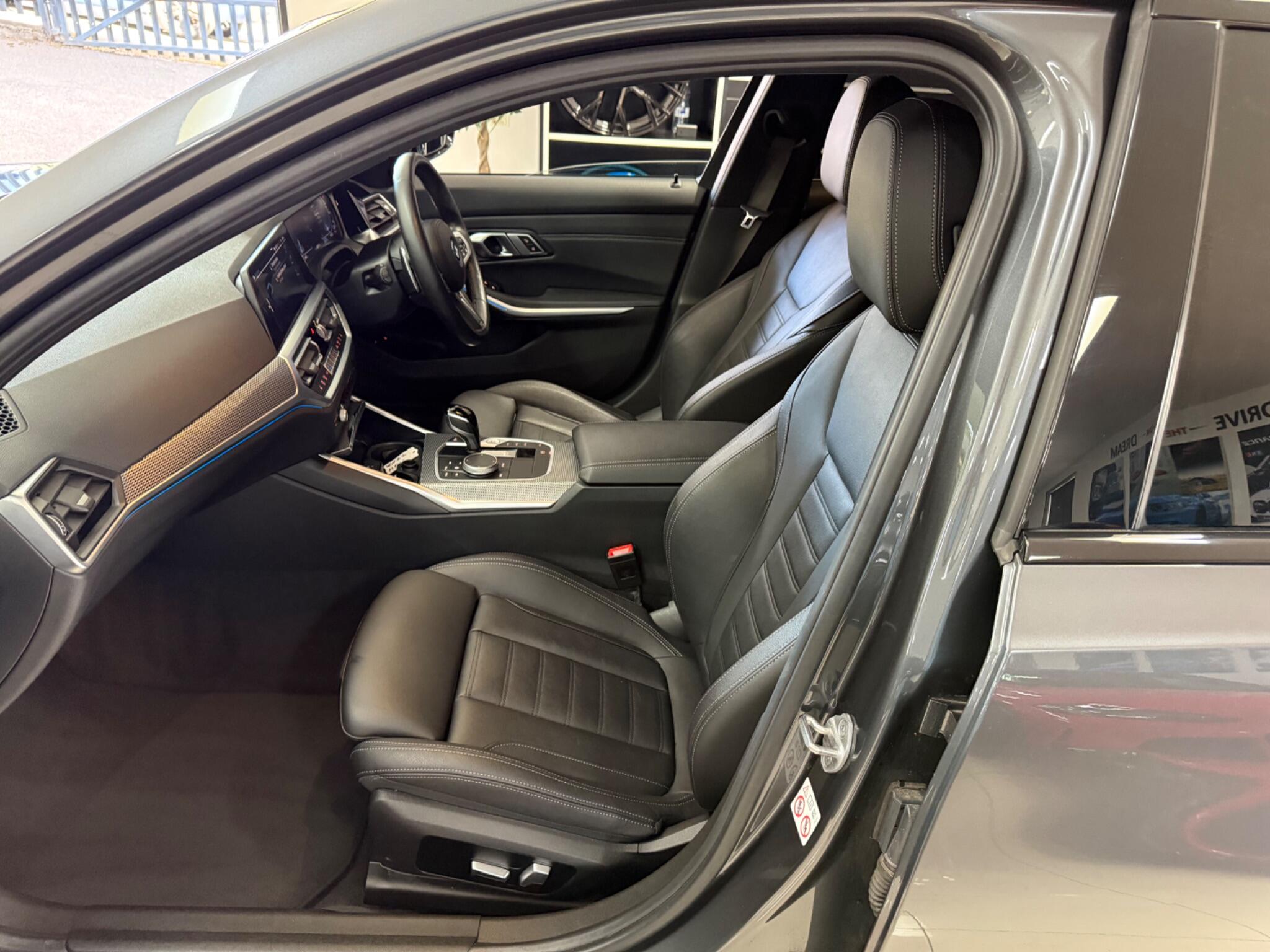 BMW 3 Series view 35