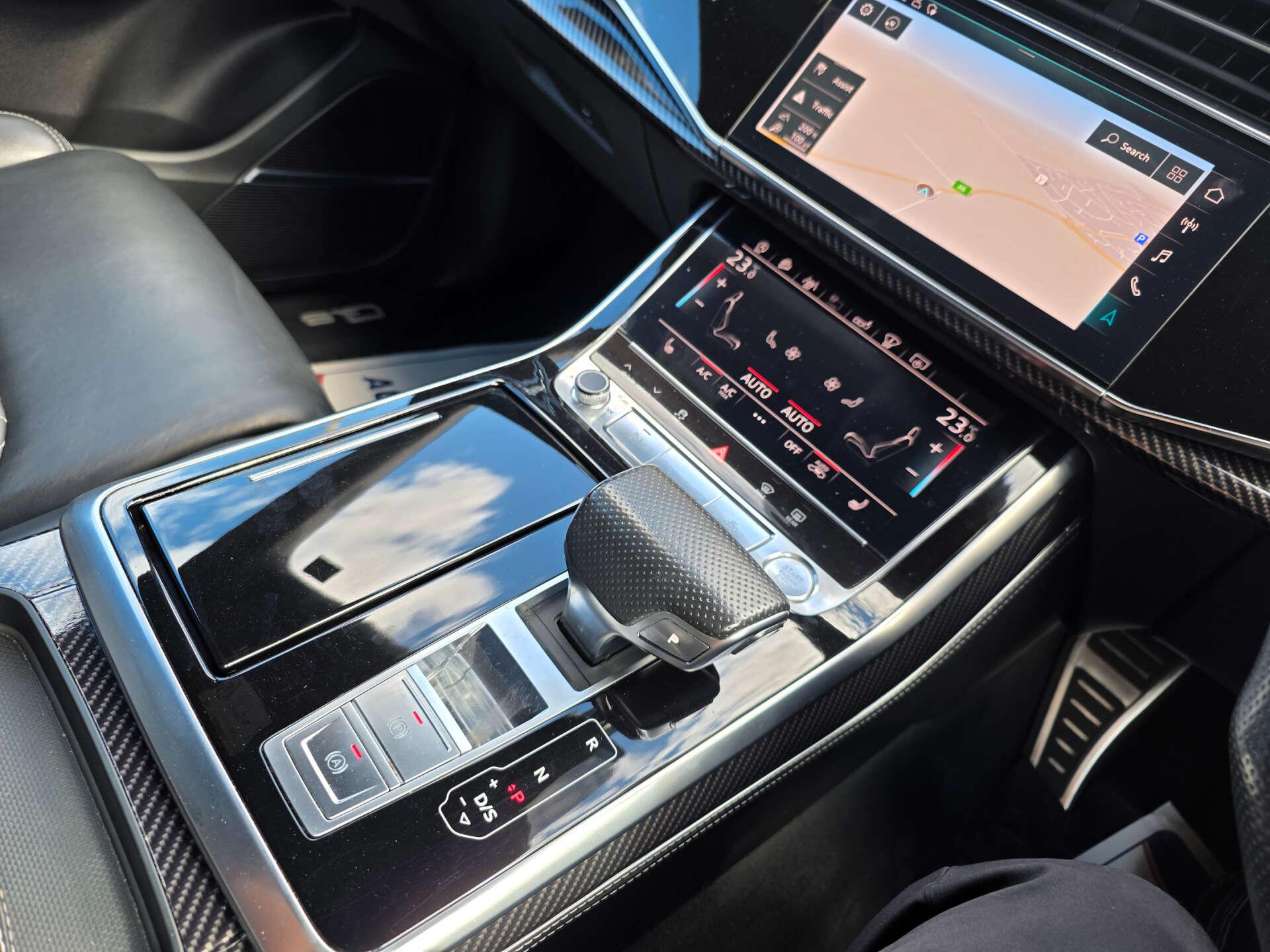 Audi Q8 view 30