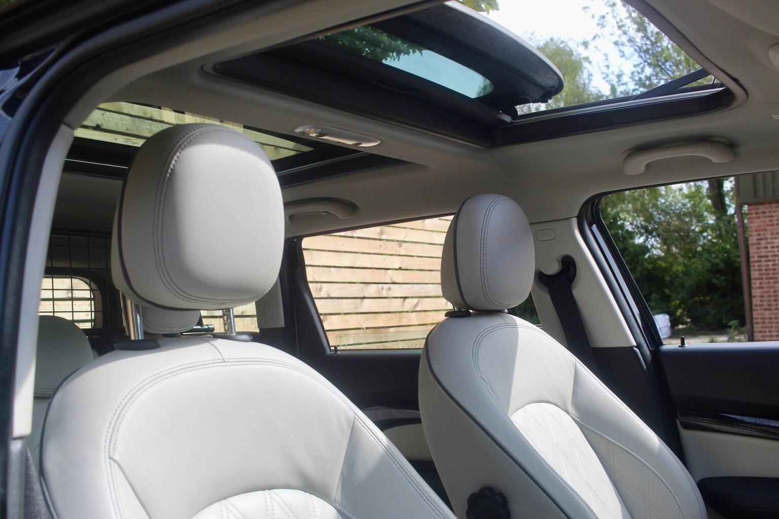 Mini Clubman view 8