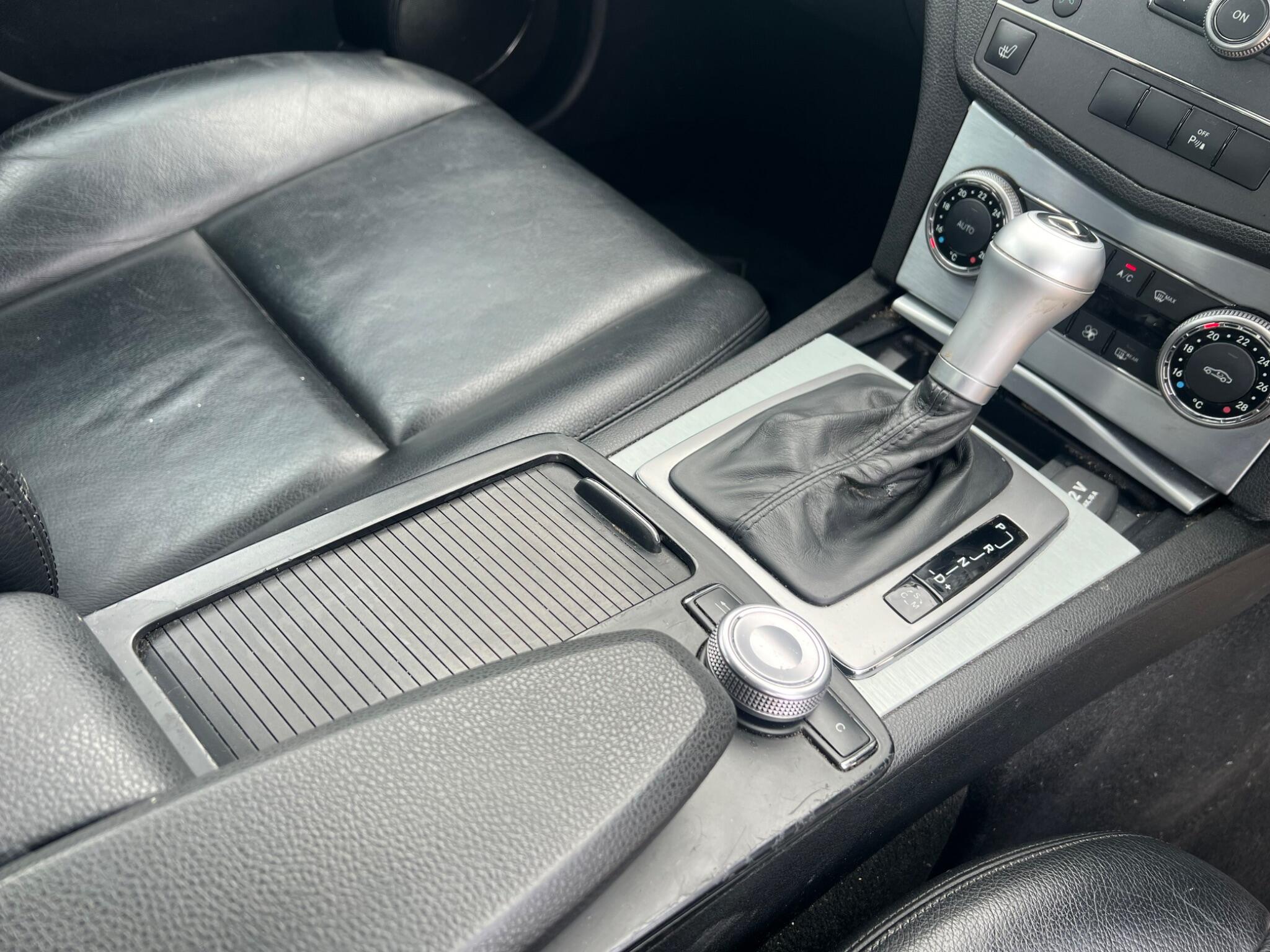 Mercedes-Benz C-Class view 28