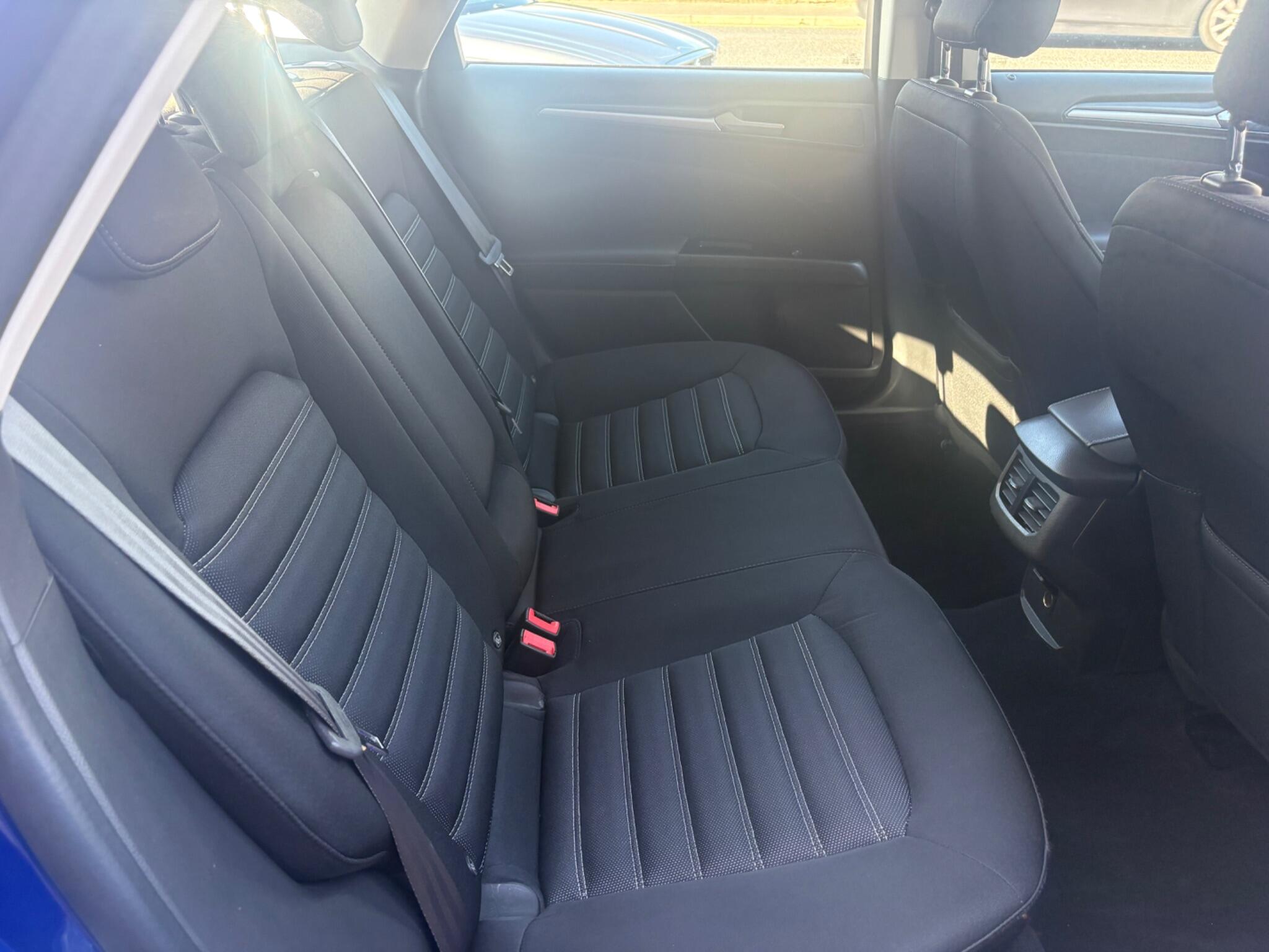Ford Mondeo view 15