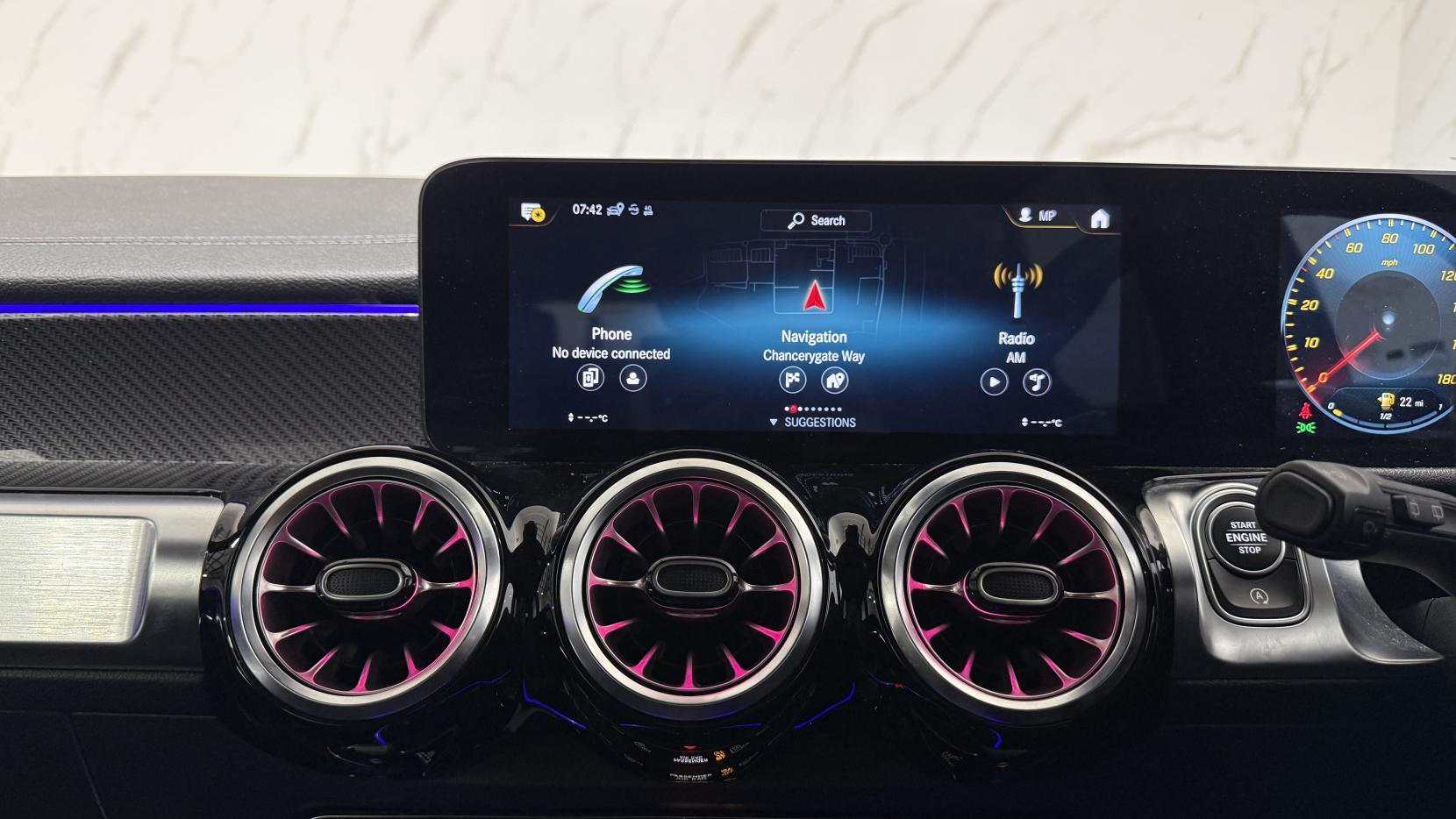 Mercedes-Benz GLB view 26