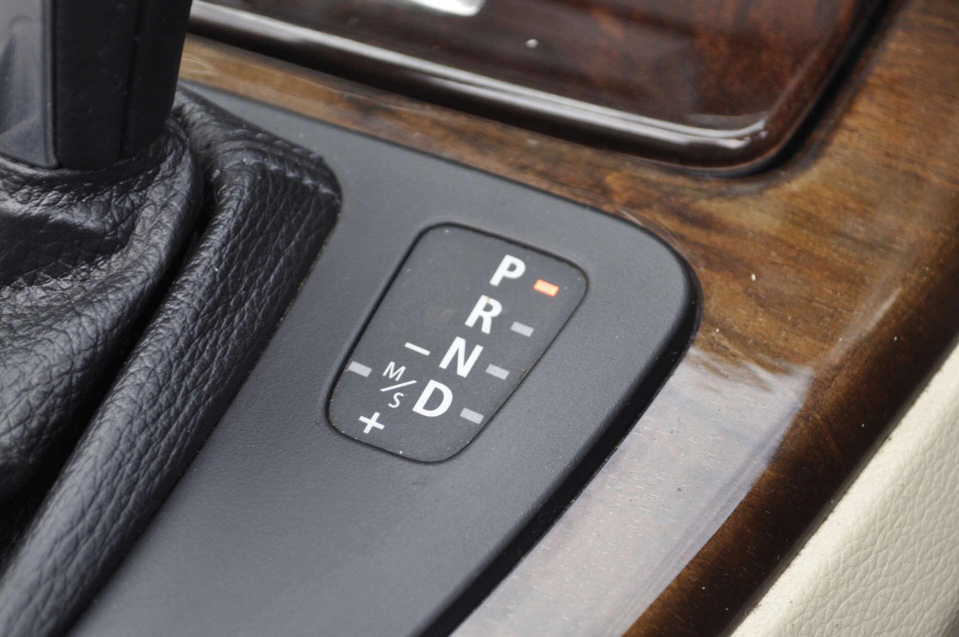 BMW 3 Series view 15