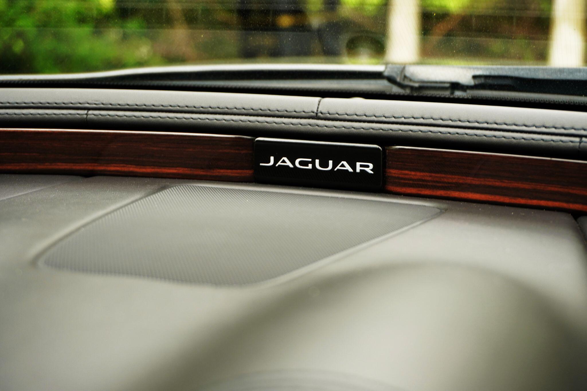 Jaguar XJ view 24
