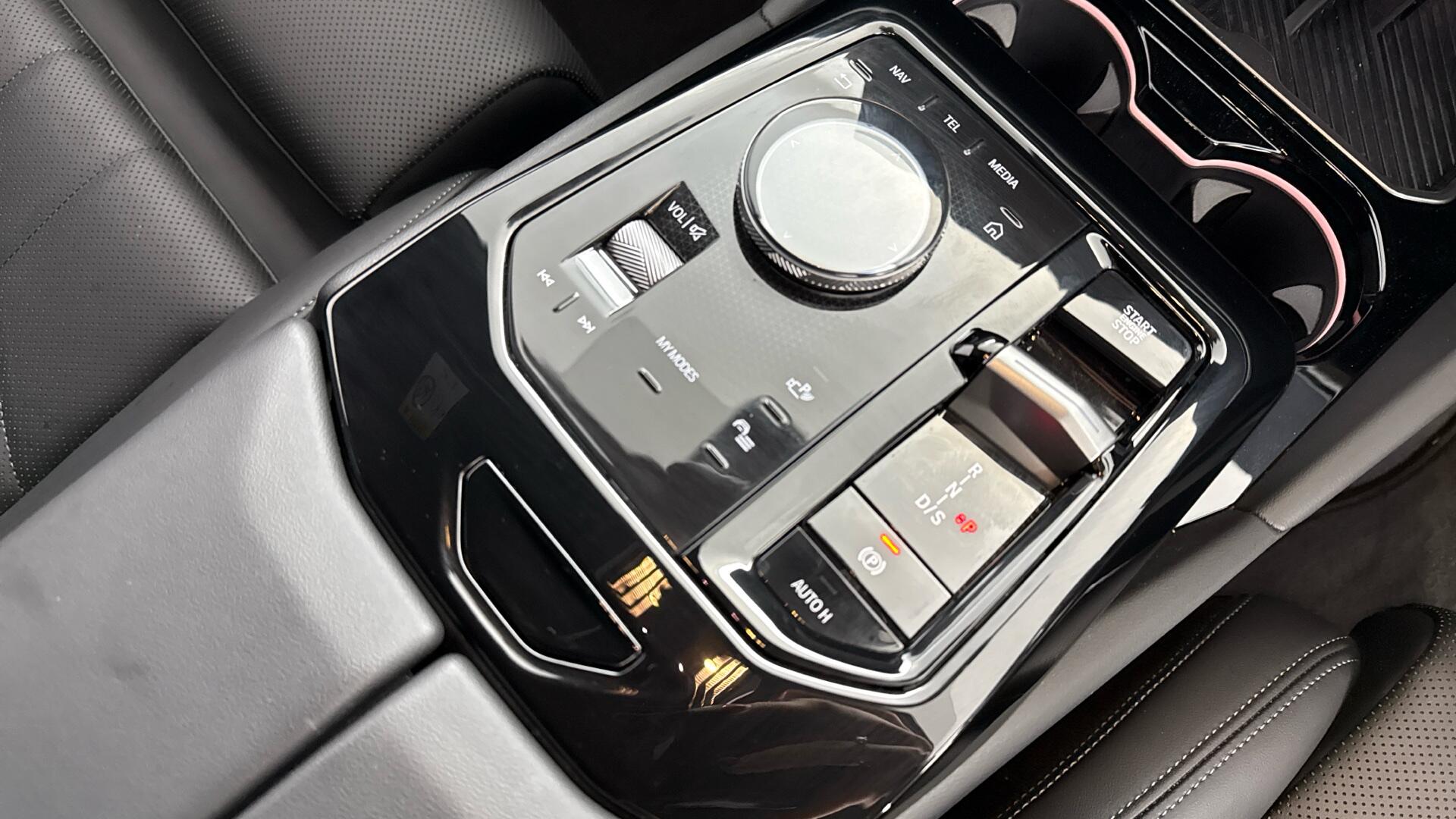 BMW 5 Series view 19