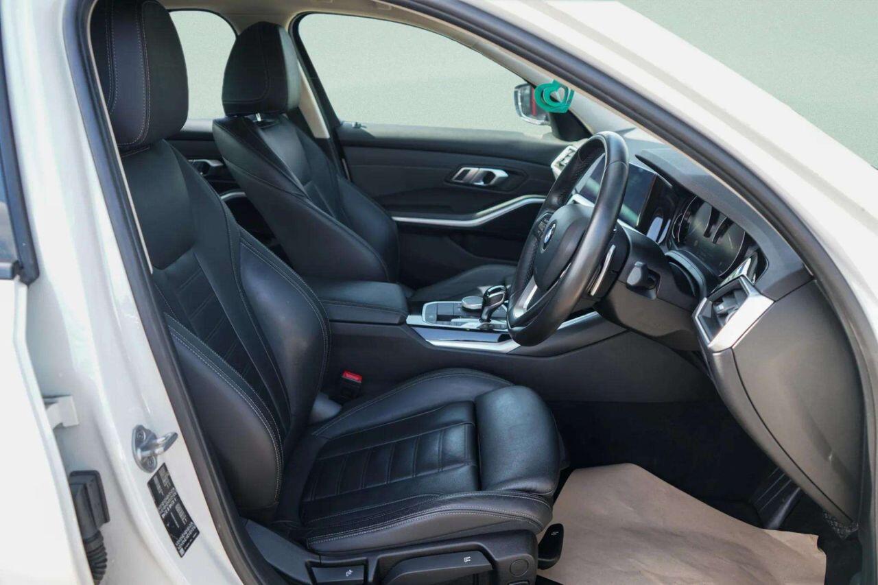 BMW 3 Series view 16