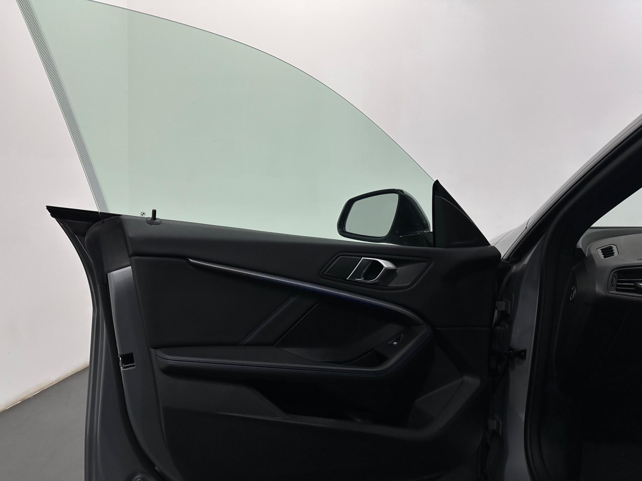 BMW 2 Series view 36