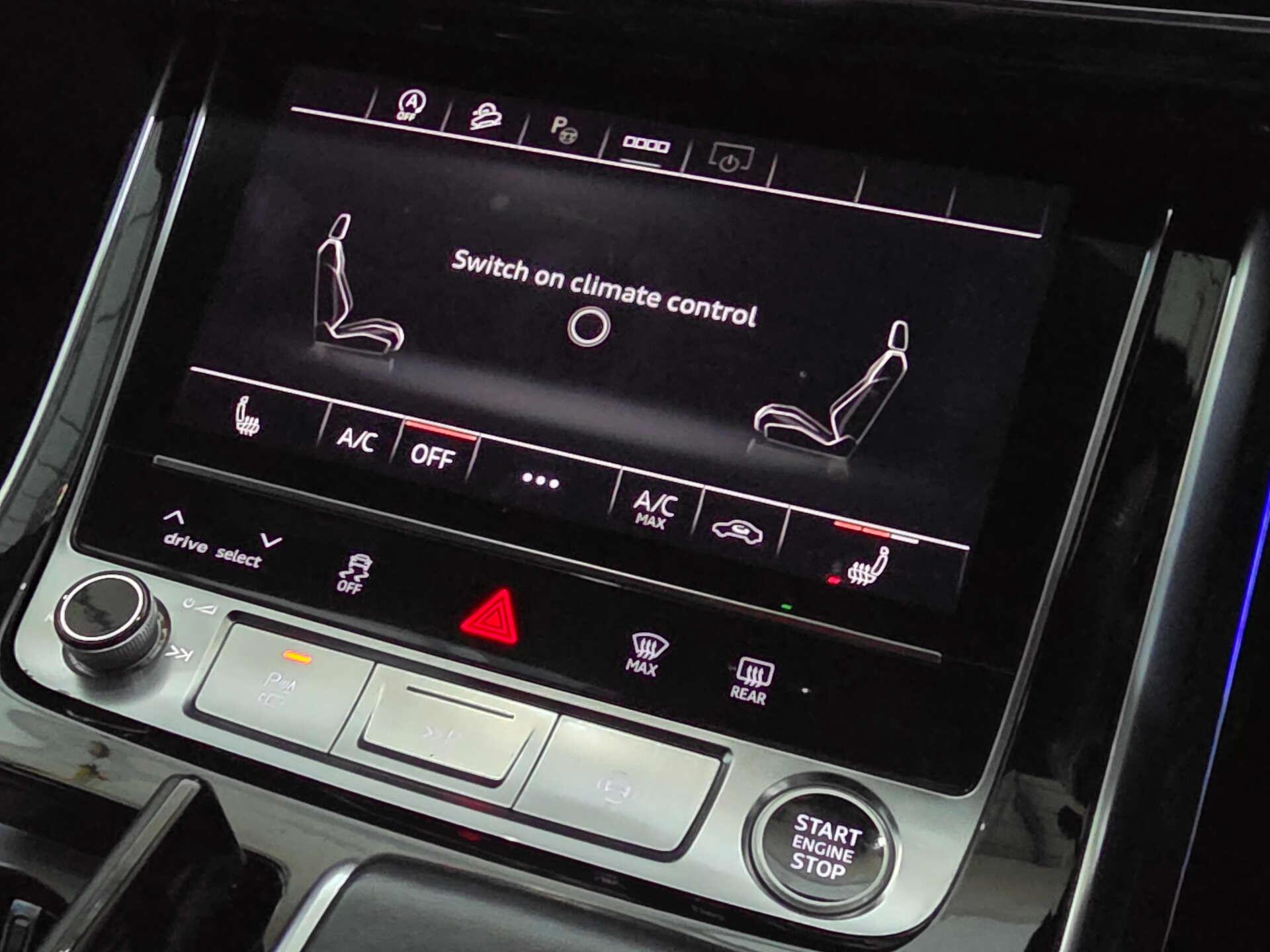 Audi Q8 view 40
