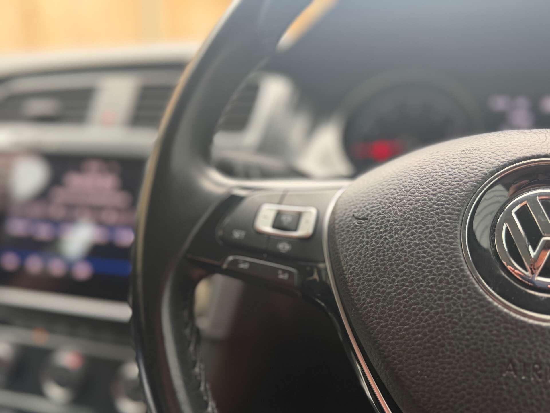 Volkswagen Golf view 14