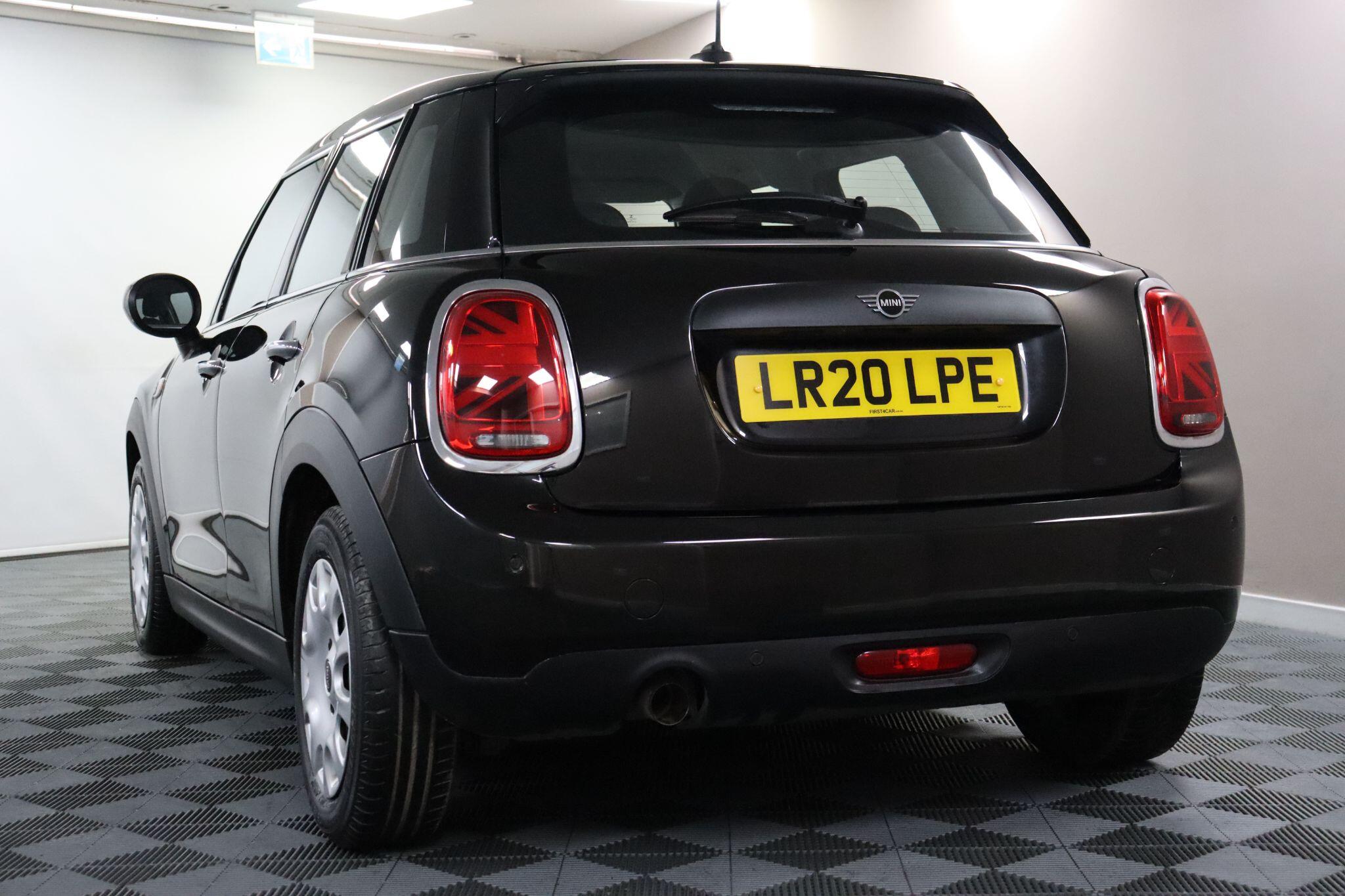 Mini Hatch view 29
