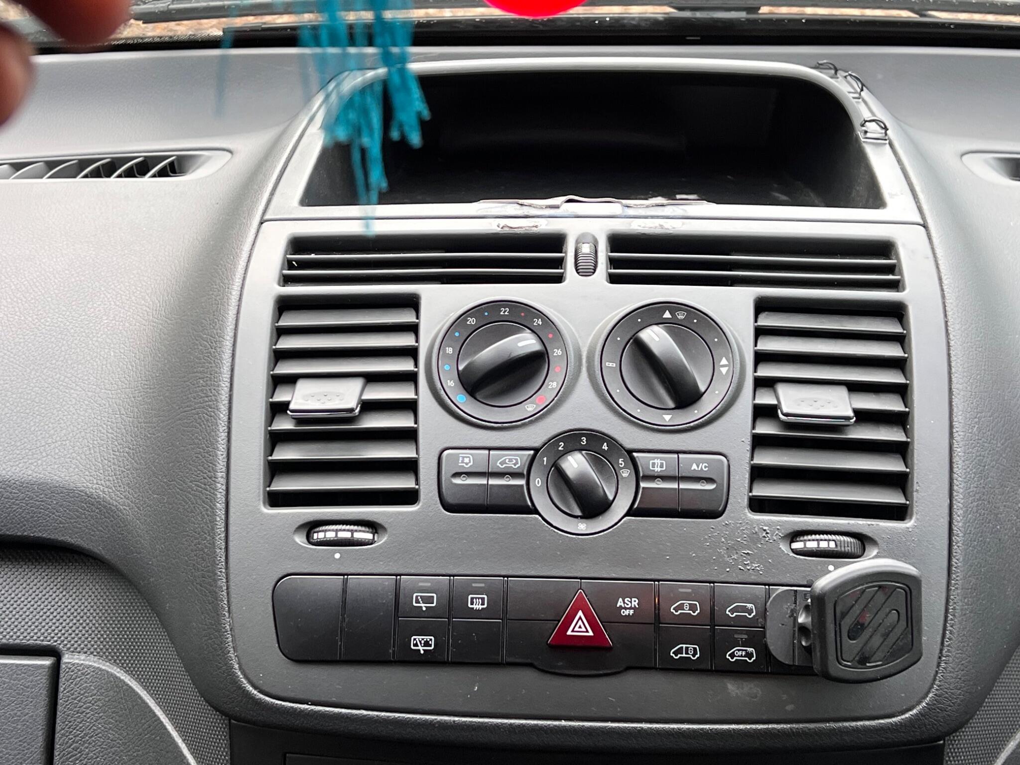 Mercedes-Benz Vito view 25