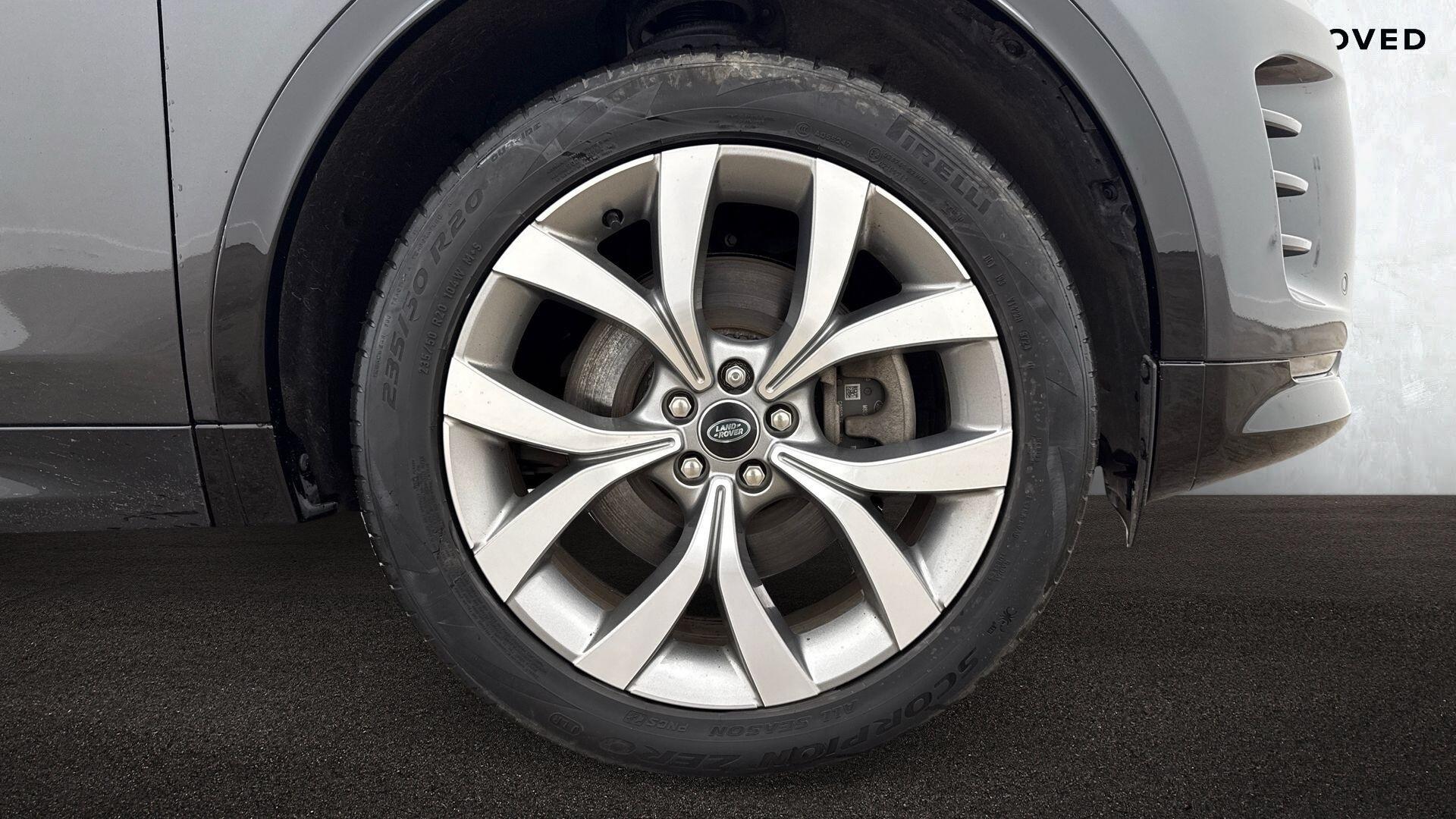 Land Rover Discovery Sport view 8