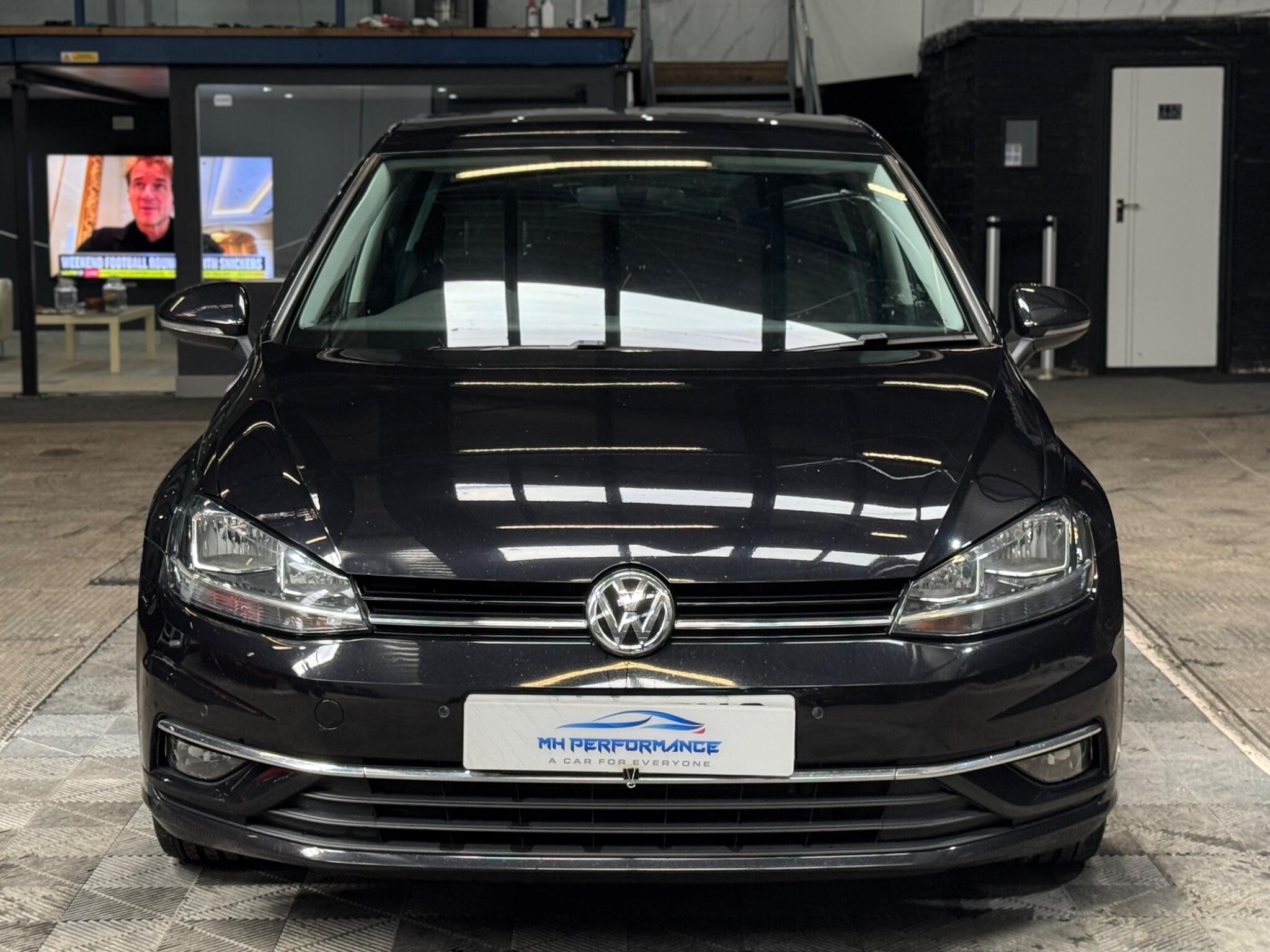 Volkswagen Golf view 2