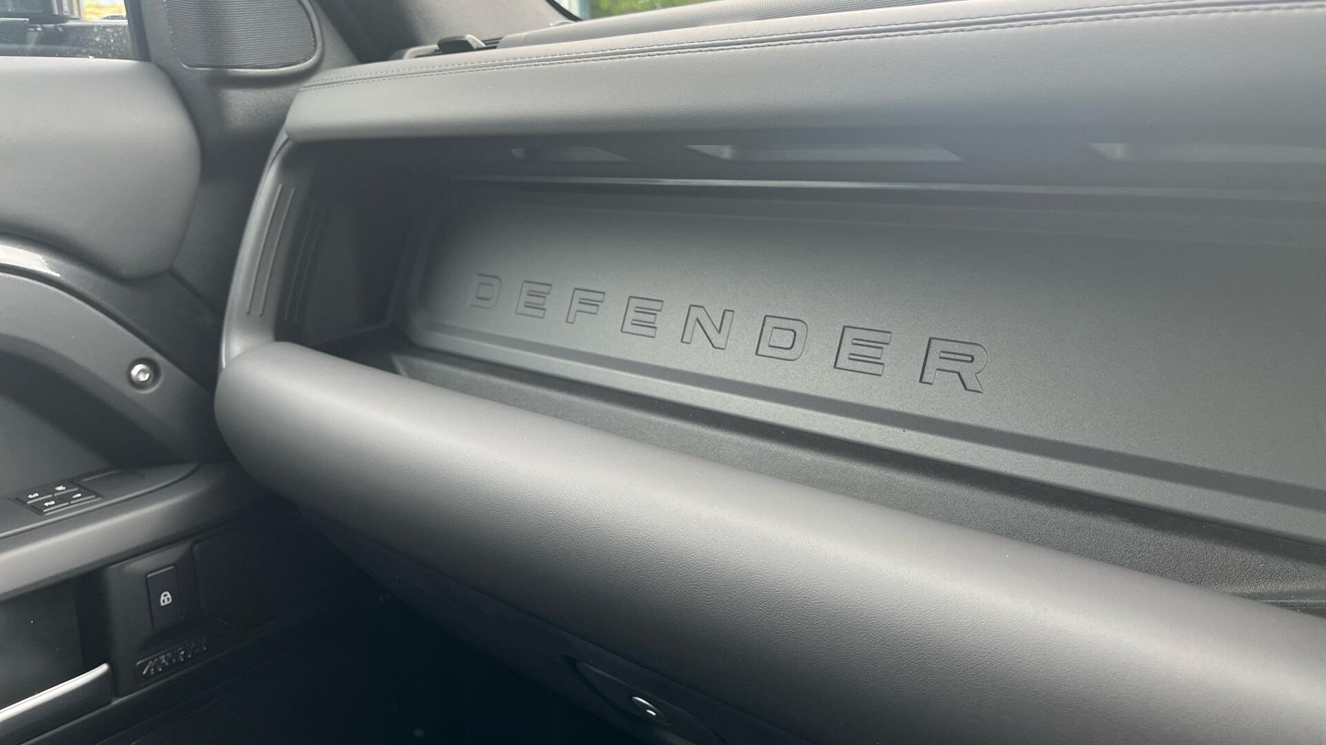 Land Rover Defender view 27