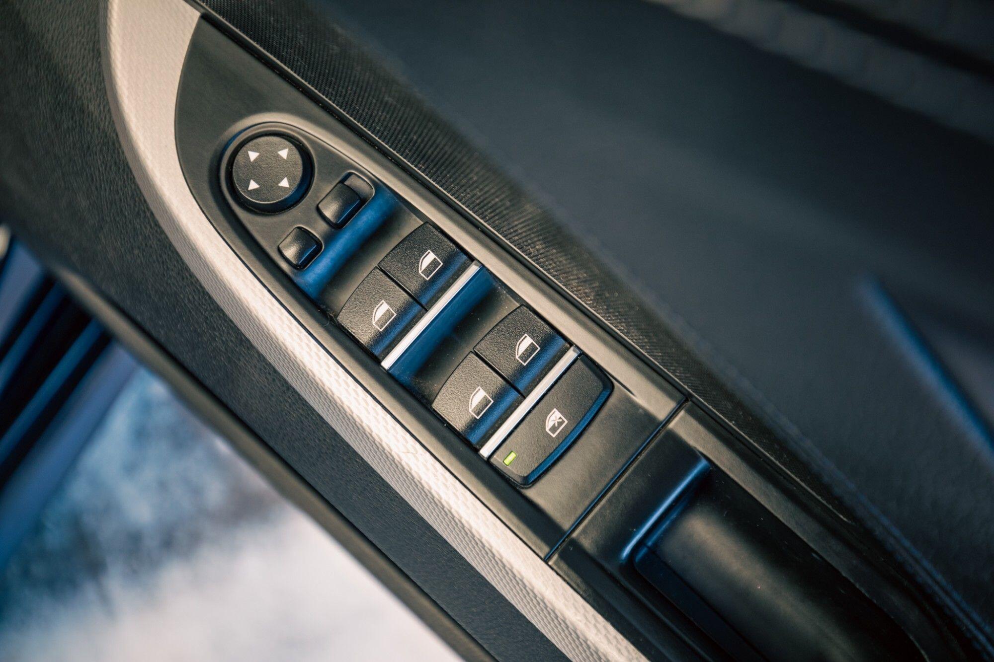 BMW 6 Series view 10