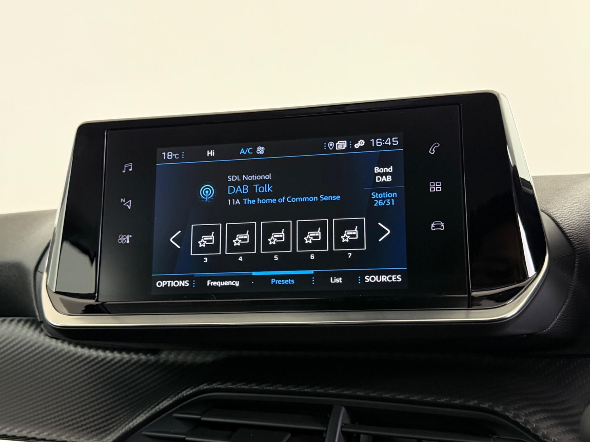 Peugeot 208 view 22