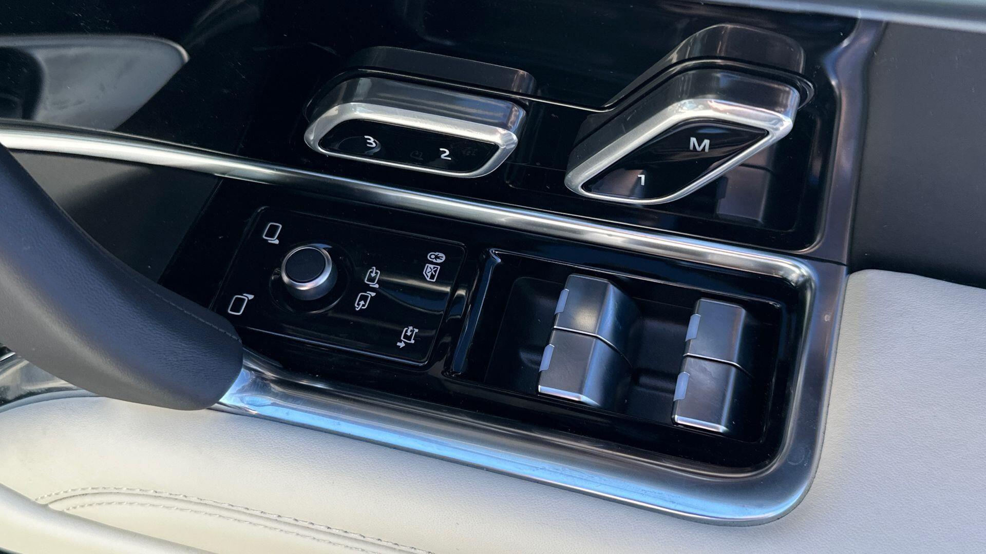 Land Rover Range Rover view 25