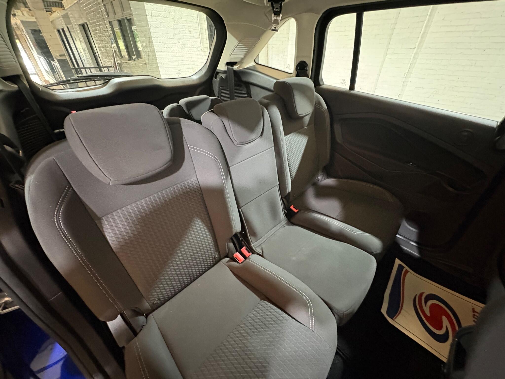 Ford Grand C-Max view 8
