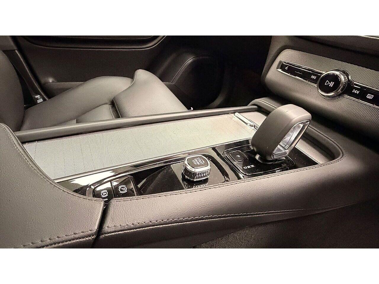 Volvo XC90 view 23