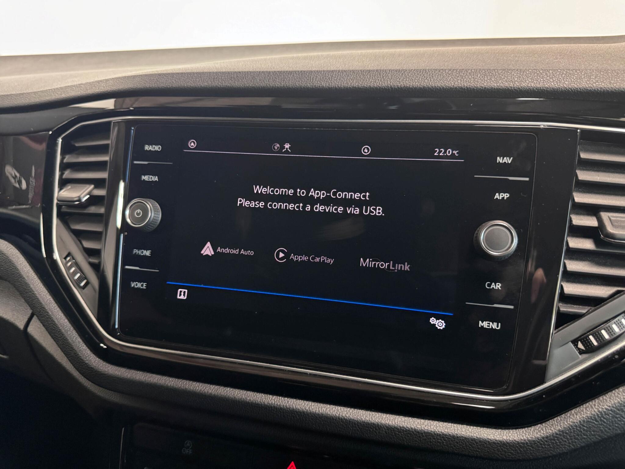 Volkswagen T-Roc view 8