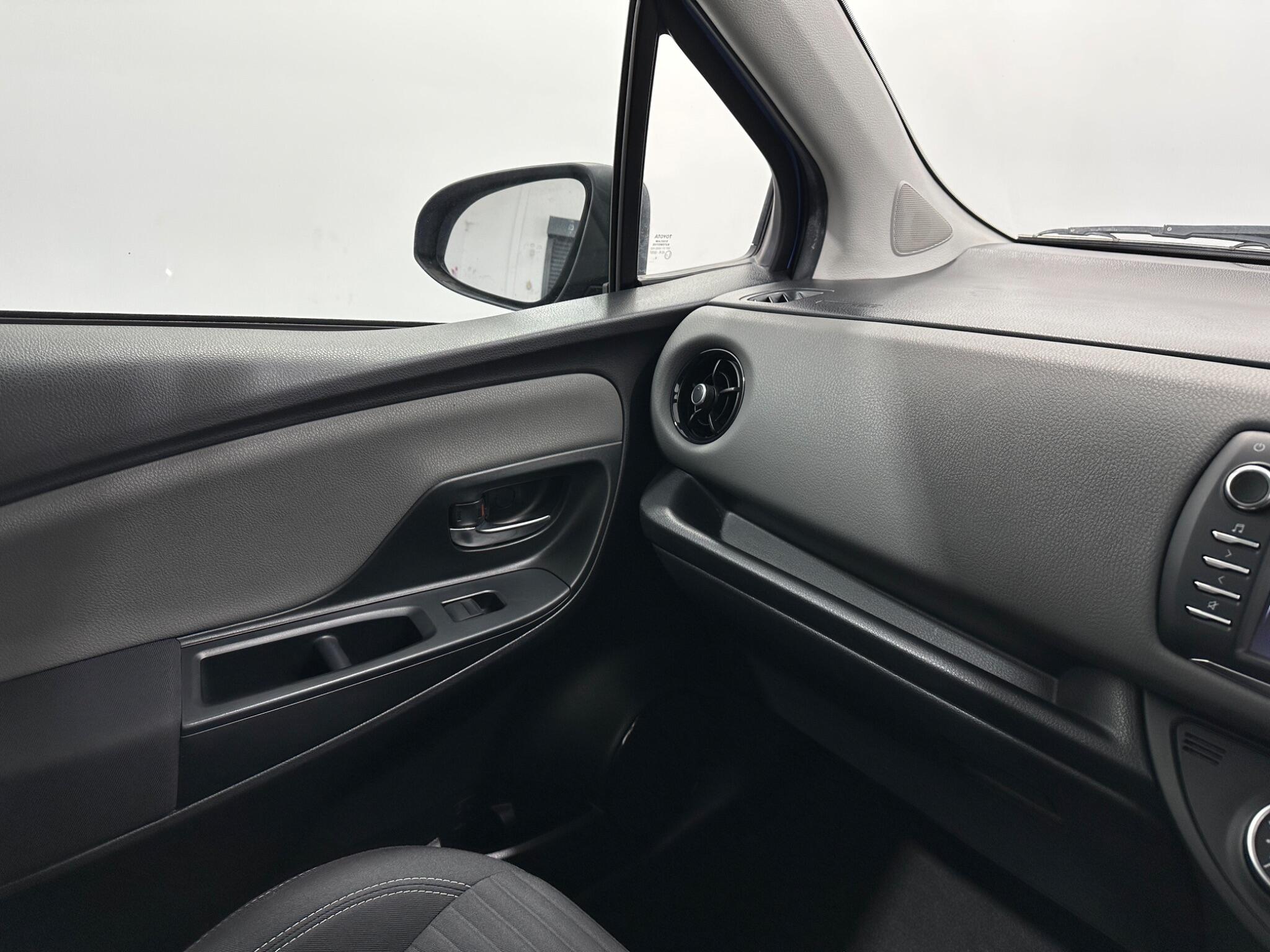 Toyota Yaris view 25