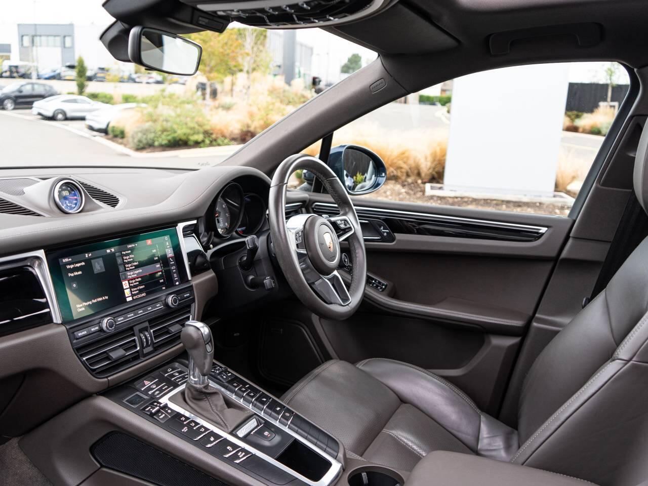 Porsche Macan view 50