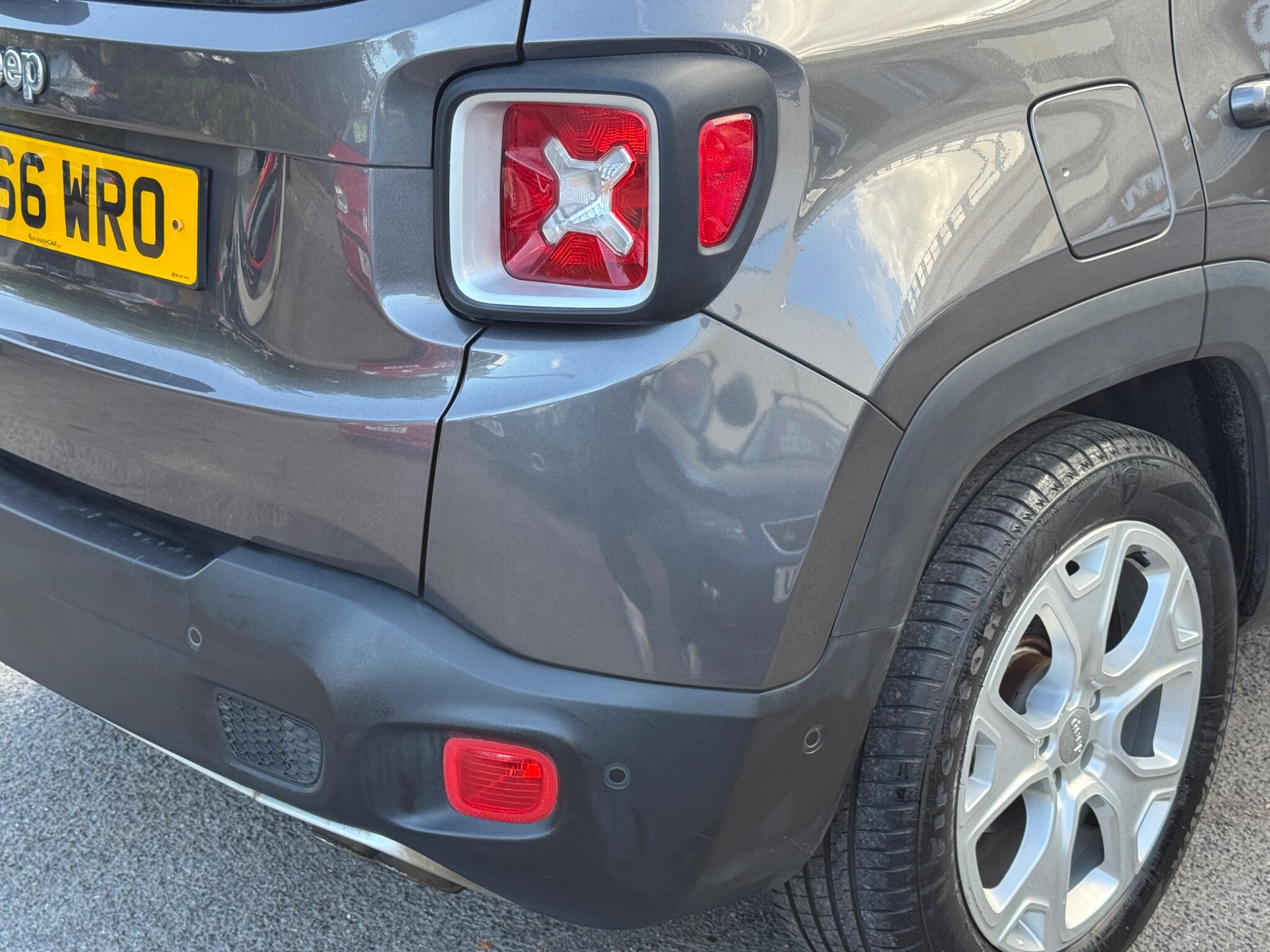 Jeep Renegade - Image 25