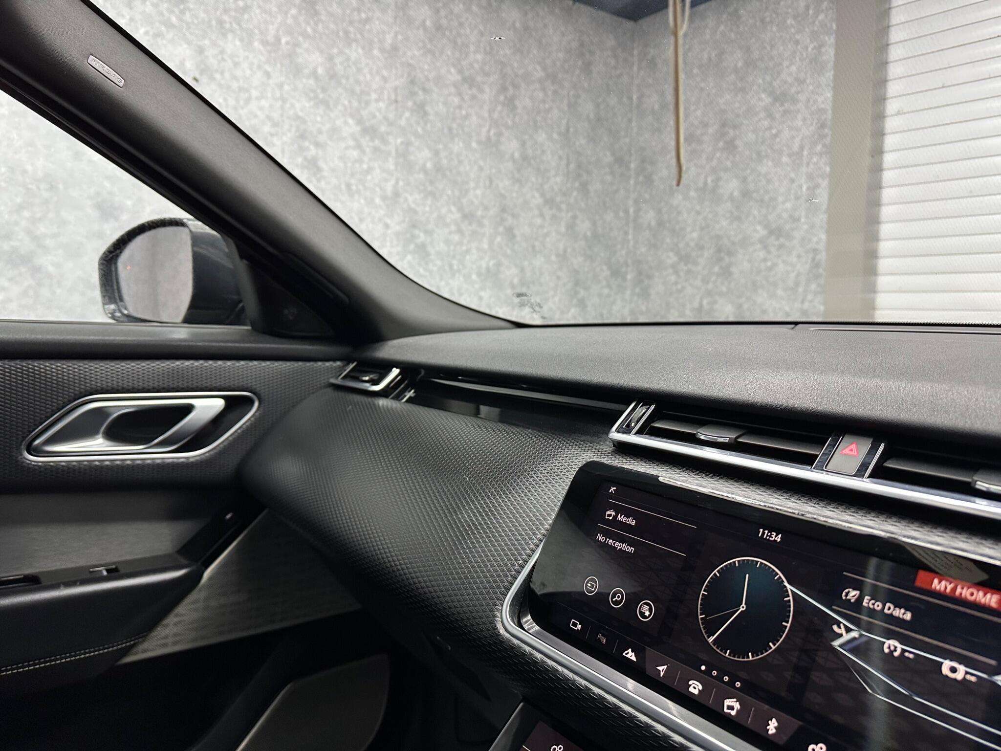 Land Rover Range Rover Velar view 11
