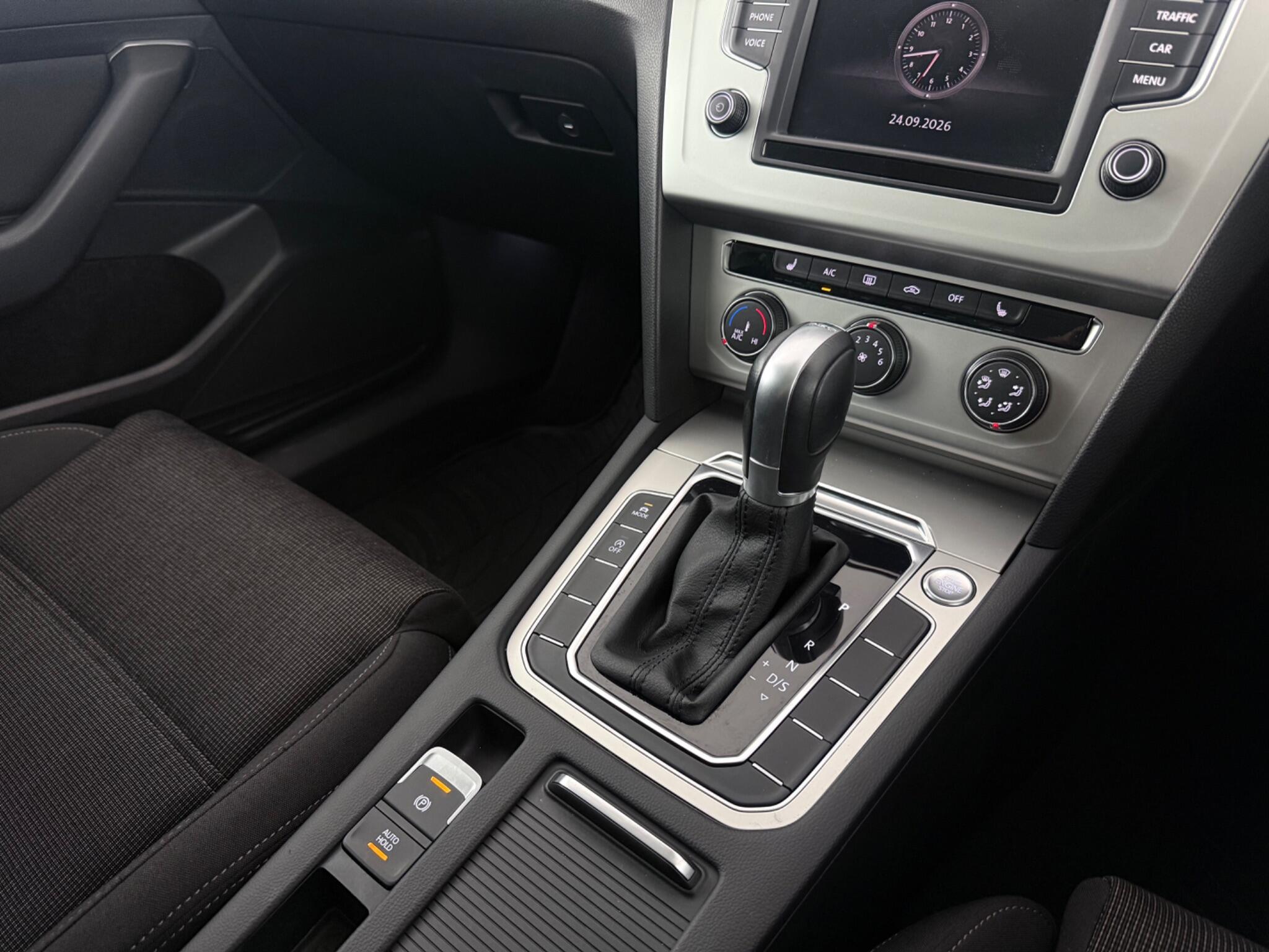 Volkswagen Passat view 25