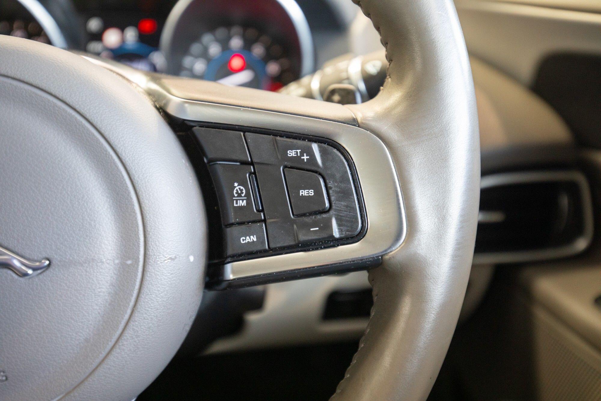 Jaguar Xe view 18