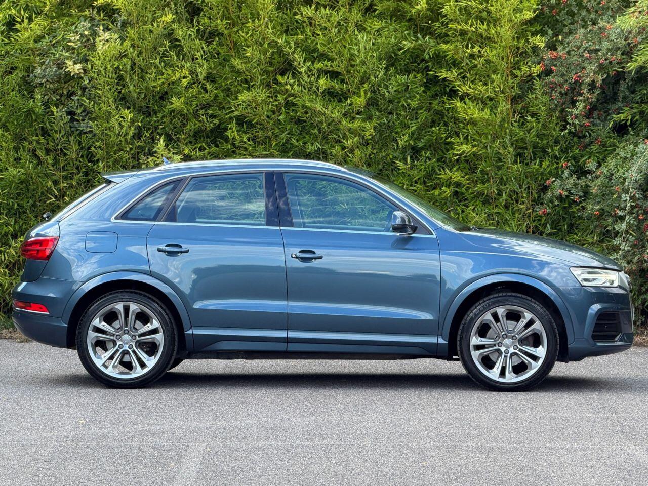 Audi Q3 view 3