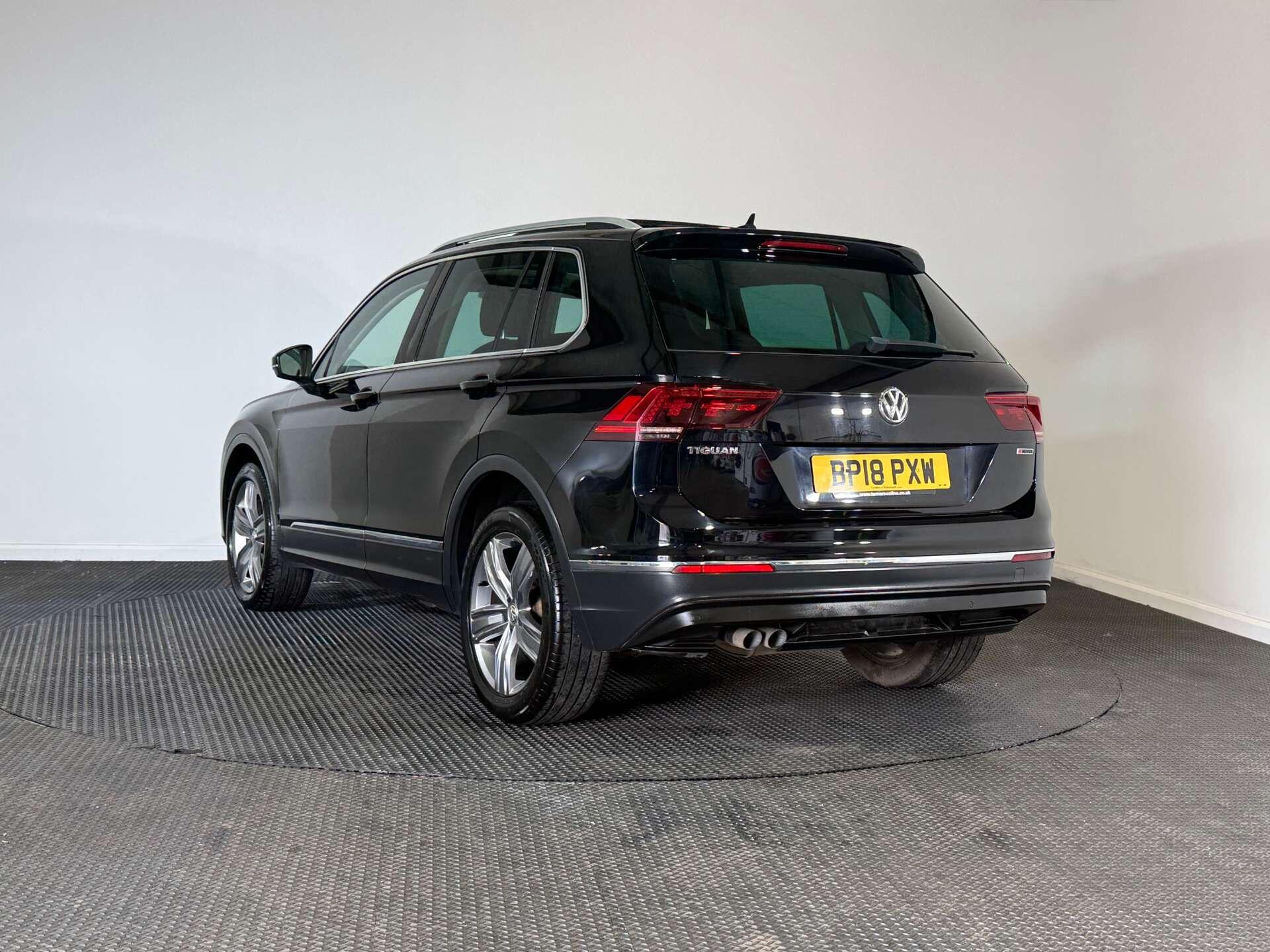 Volkswagen Tiguan view 5