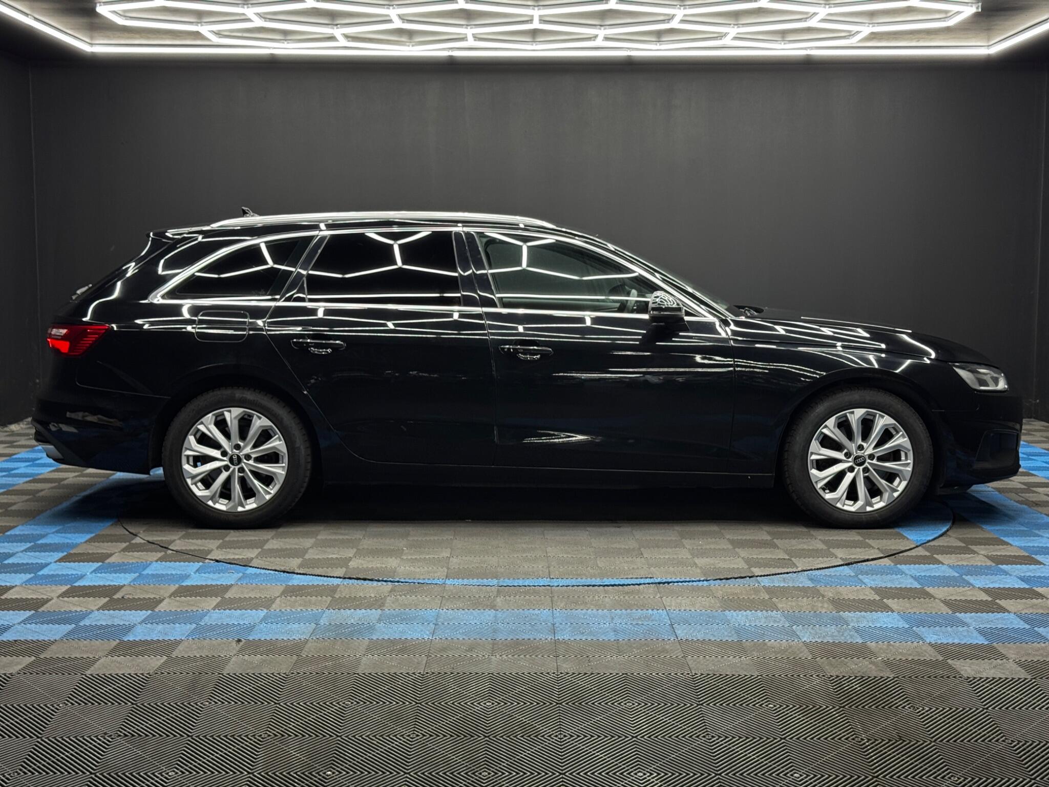 Audi A4 view 4